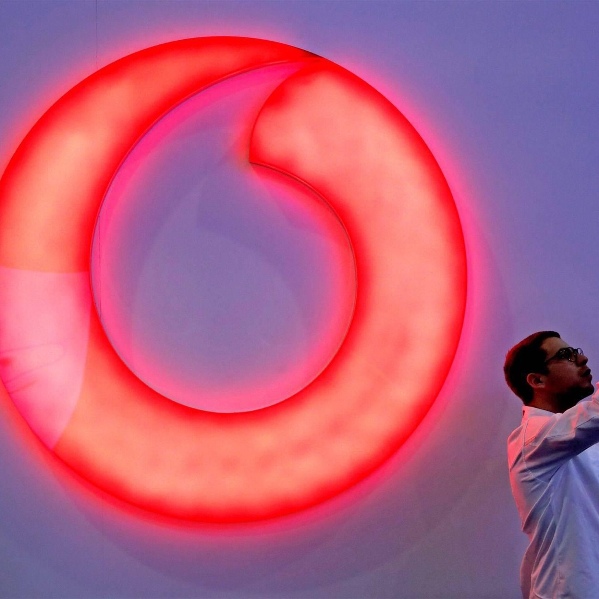 nieuwe baas vodafone schrapt 11 000 banen komende jaren