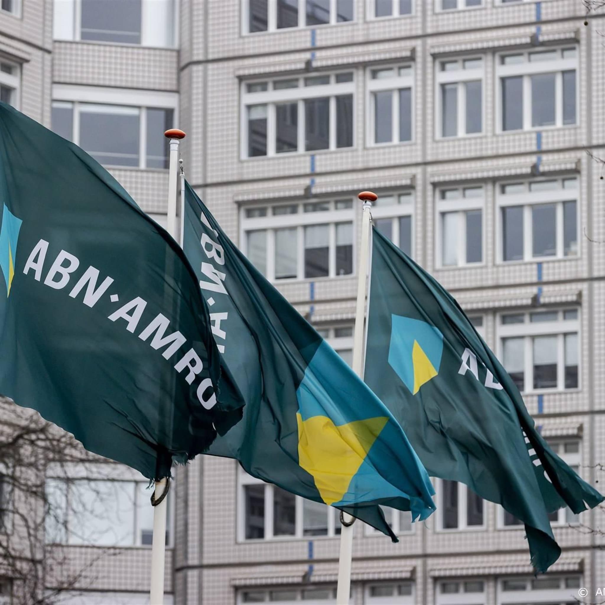 abn amro bedrijven verder onder druk door hogere loonkosten