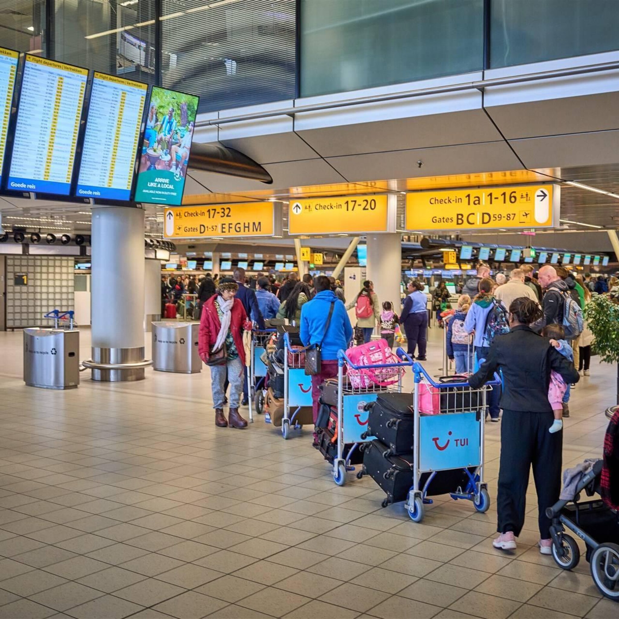 meer reizigers schiphol in meivakantie minder wachttijd