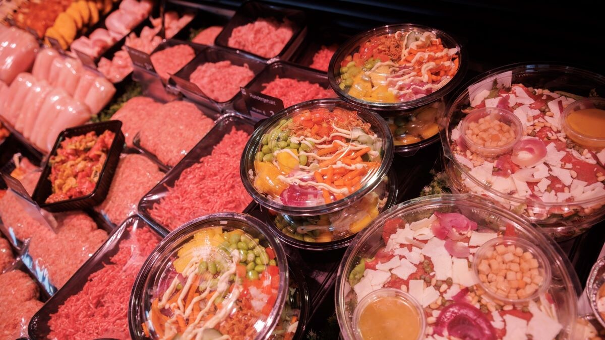 Het assortiment van Keurslagerij Monden telt veel salades en eenpersoonsmaaltijden. Foto: Marcel Otterspeer/Pix4Profs