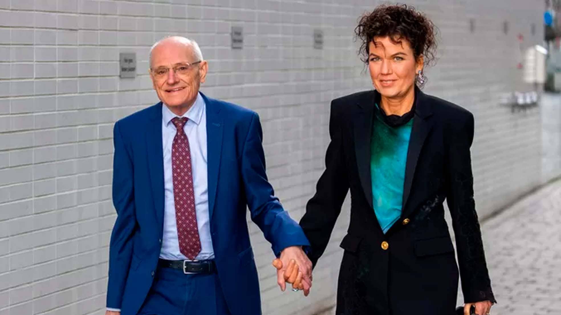 Ondernemer Gerard Sanderink arriveerde in januari hand in hand met echtgenote Rian van Rijbroek bij een zitting van de Ondernemingskamer.  VINCENT JANNINK