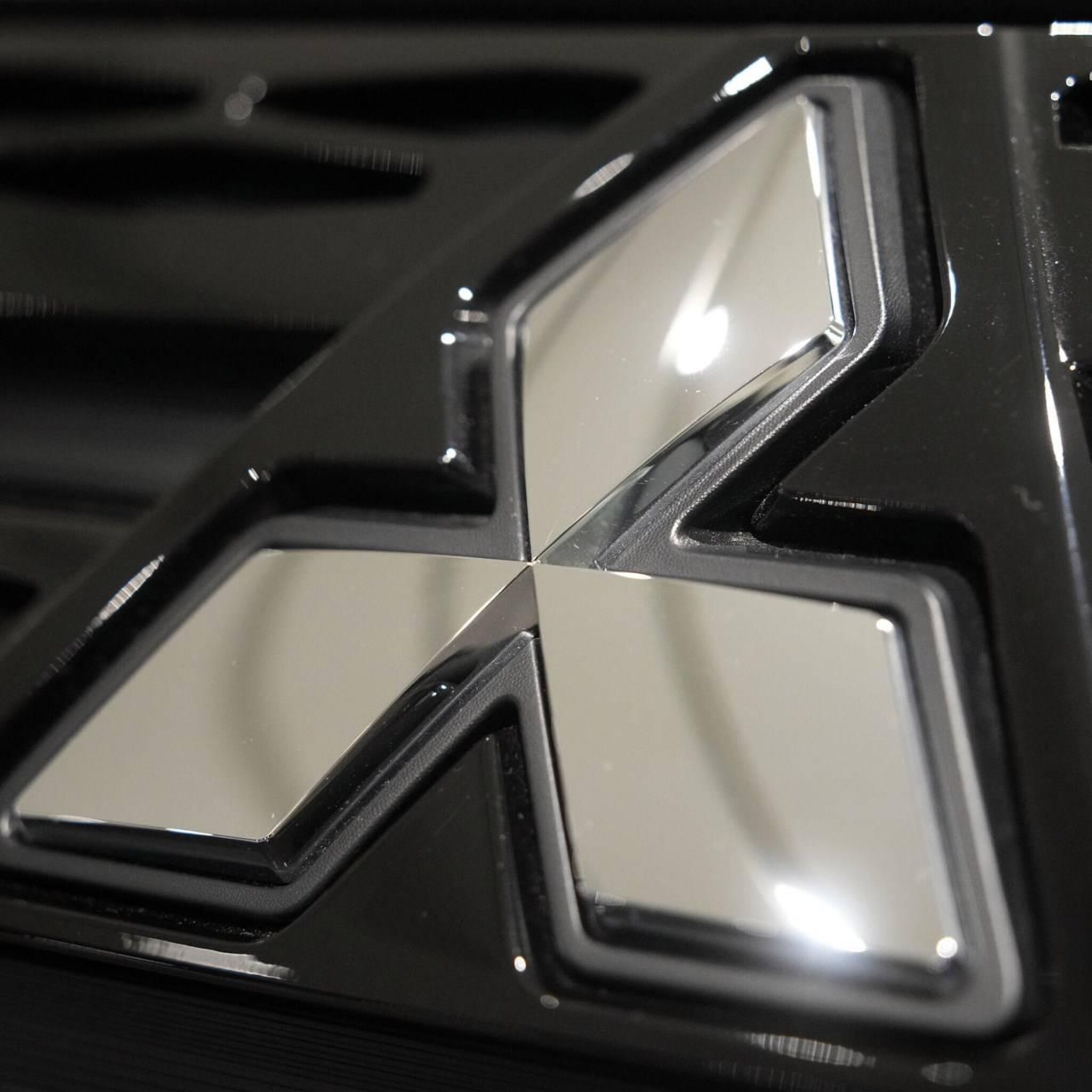mitsubishi stijgt op lagere japanse beurs na recordwinst