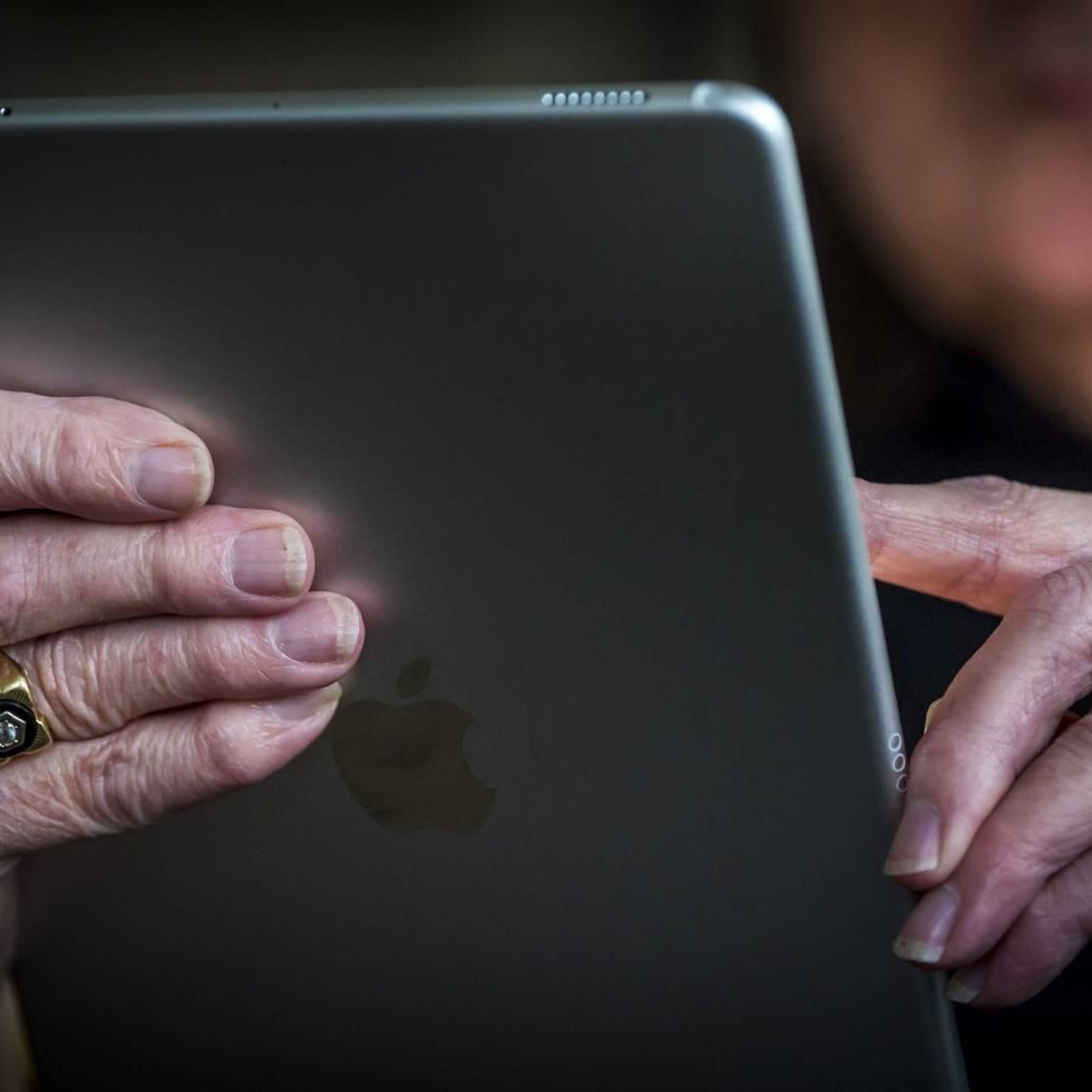 onderzoek forse daling verscheping tablets in eerste kwartaal