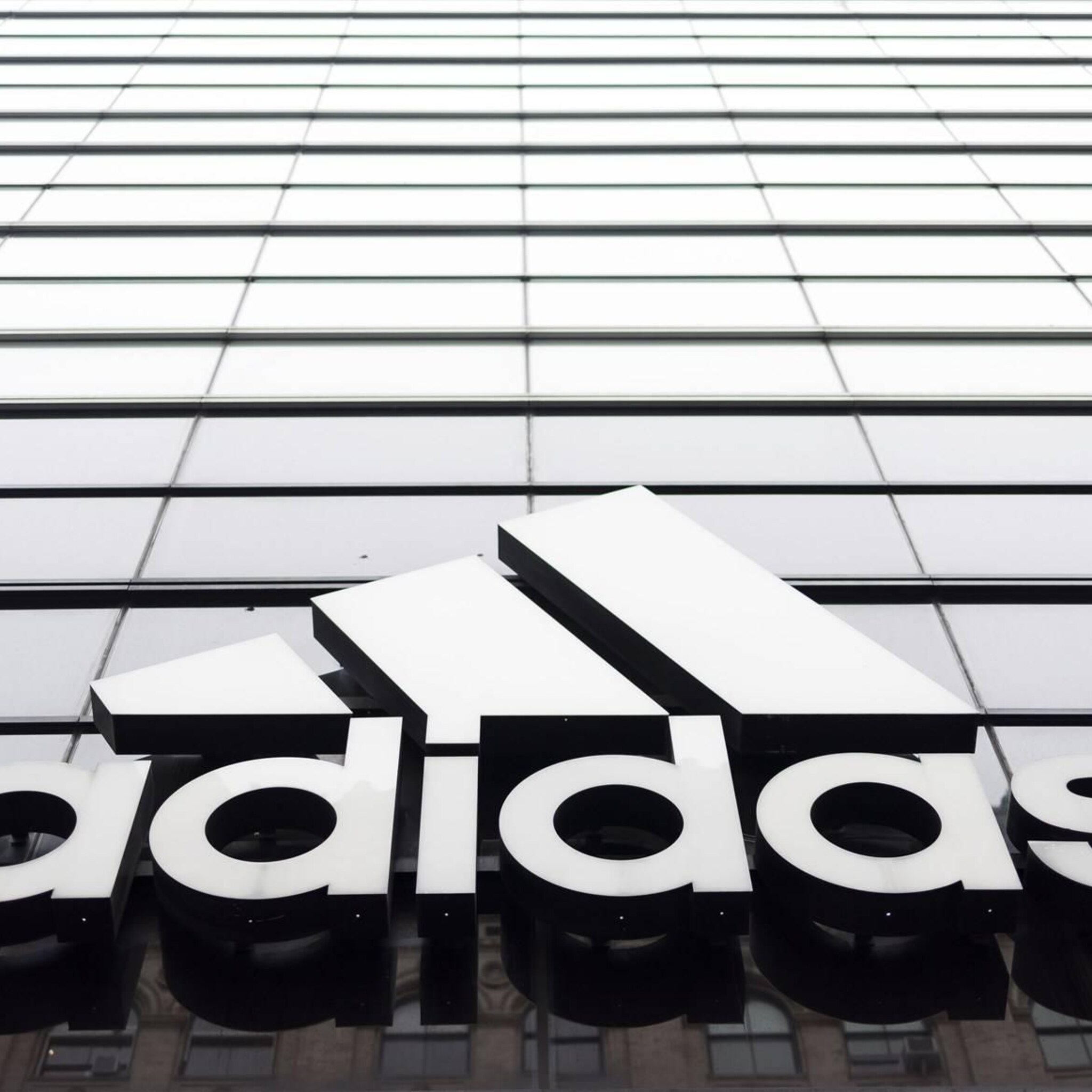 breuk met kanye west drukt nog altijd op resultaten adidas