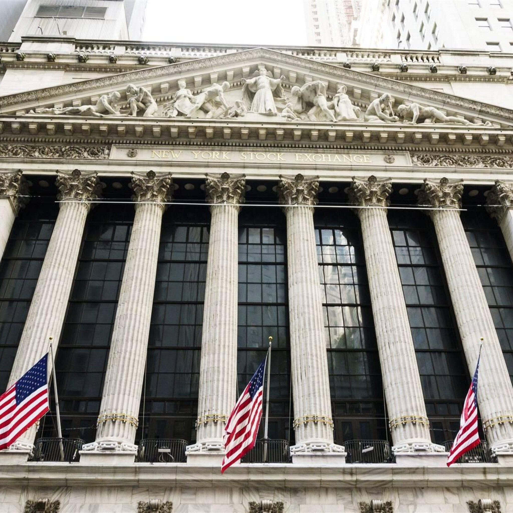 chipmaker nxp en taxidienst uber stijgen op wall street