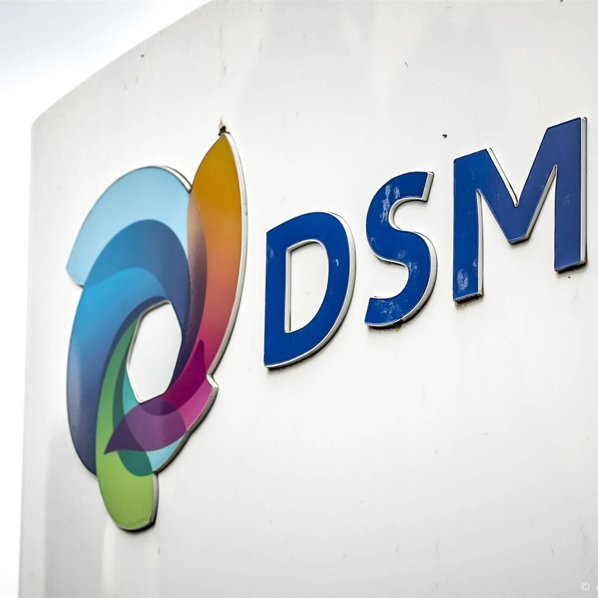 asmi sterkste stijger in aex dsm onderaan na kwartaalcijfers