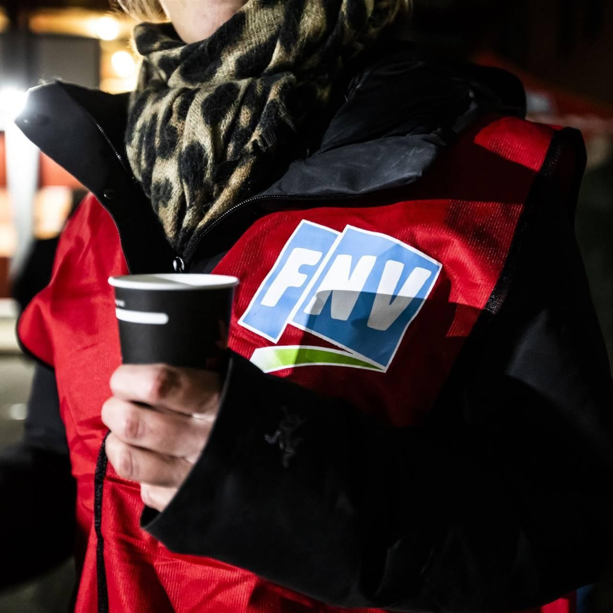 medewerkers fnv gaan staken bij vakbond zelf