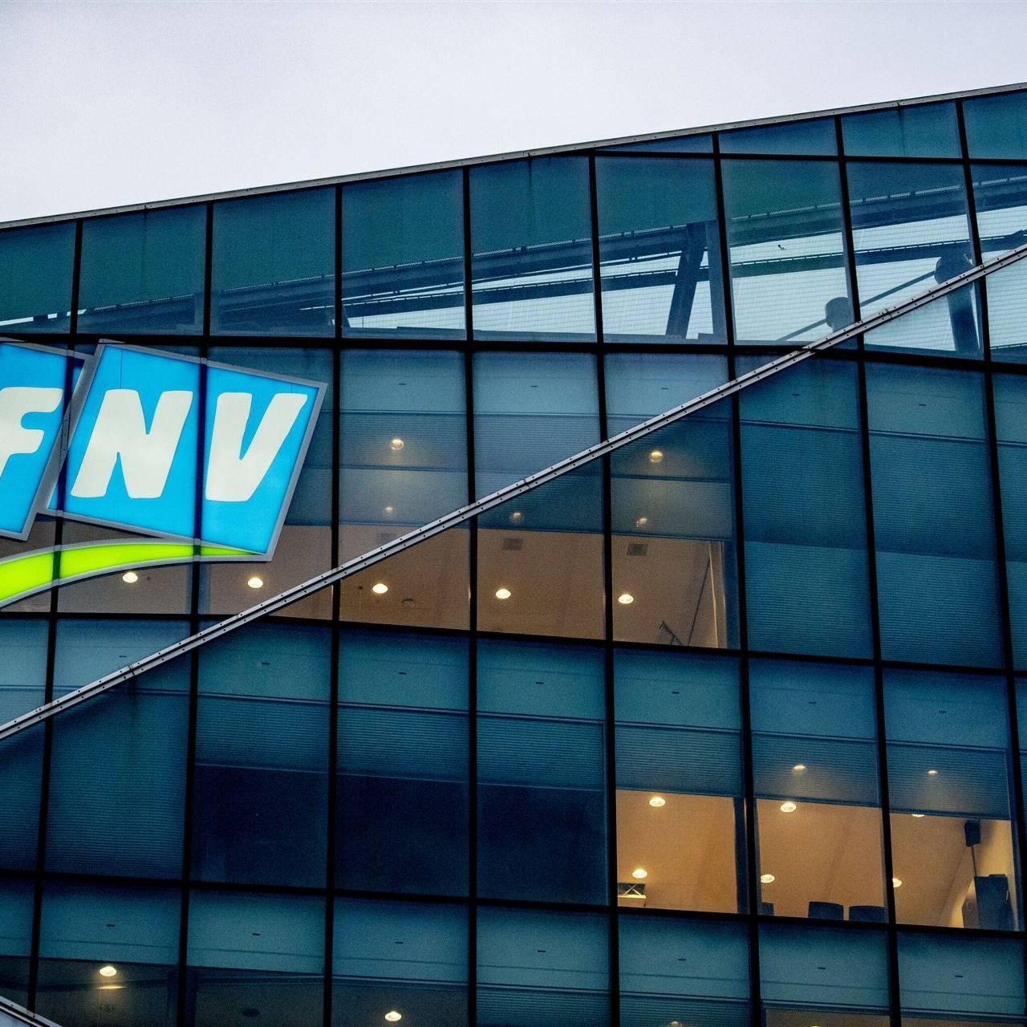 fnv hekelt bezuinigingen in plaats van structureel herstel