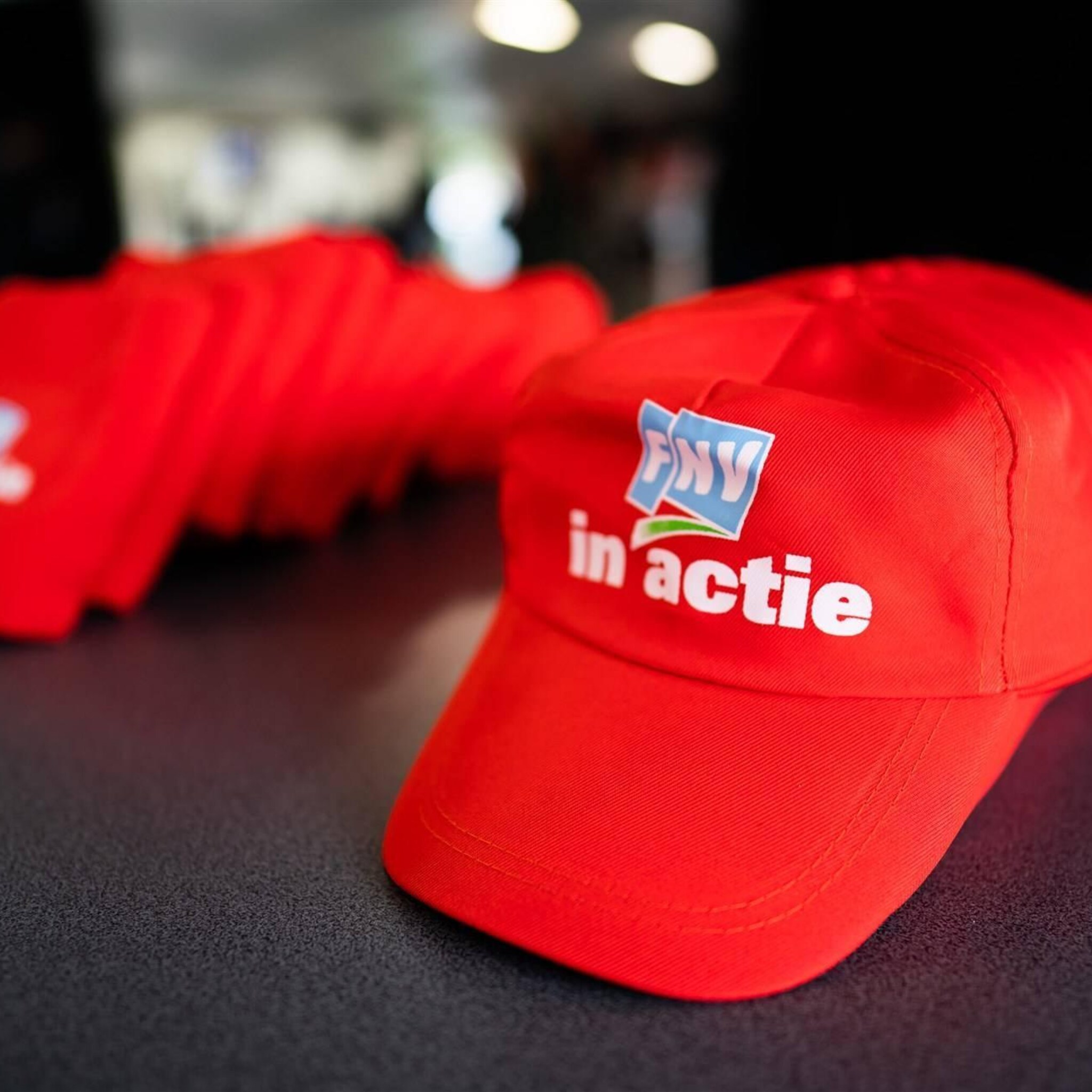 medewerkers van fnv dreigen met stakingen bij de vakbond zelf