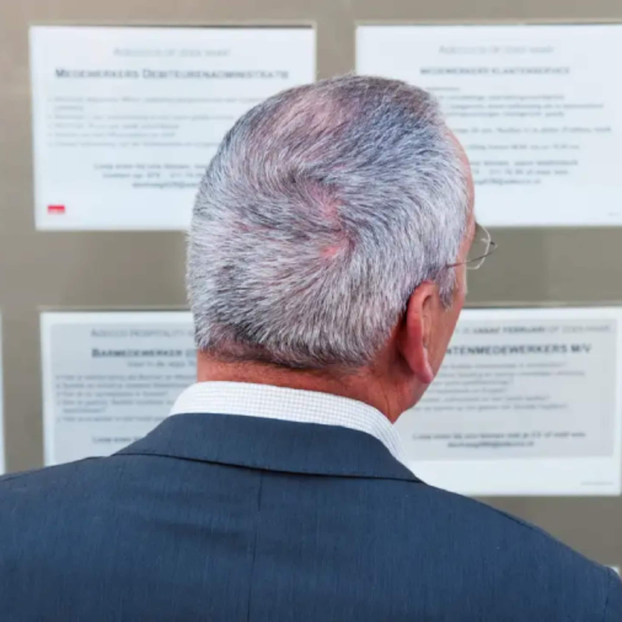 bedrijven voorzichtiger met nieuwe vacatures nu economie afkoelt