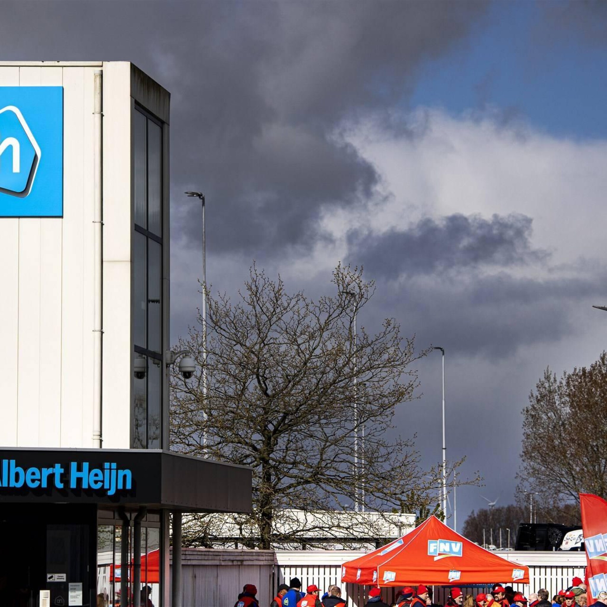 fnv ah zet stakingsbrekers in melding bij arbeidsinspectie