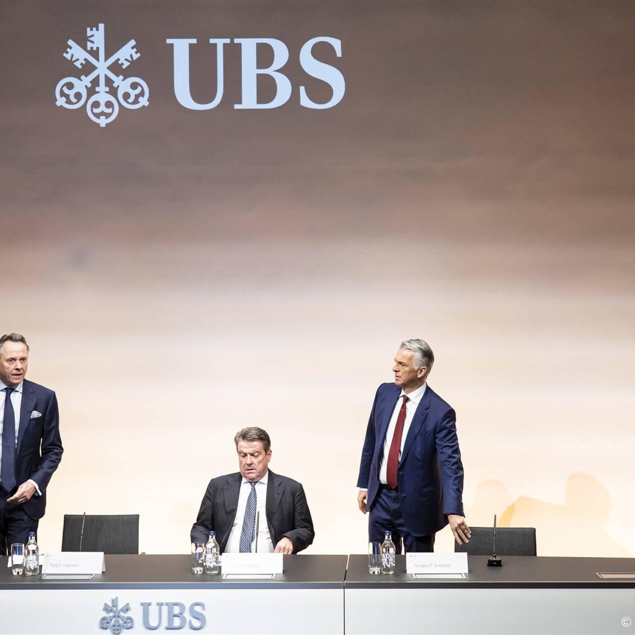 forse winstdaling ubs door voorziening voor juridische zaken