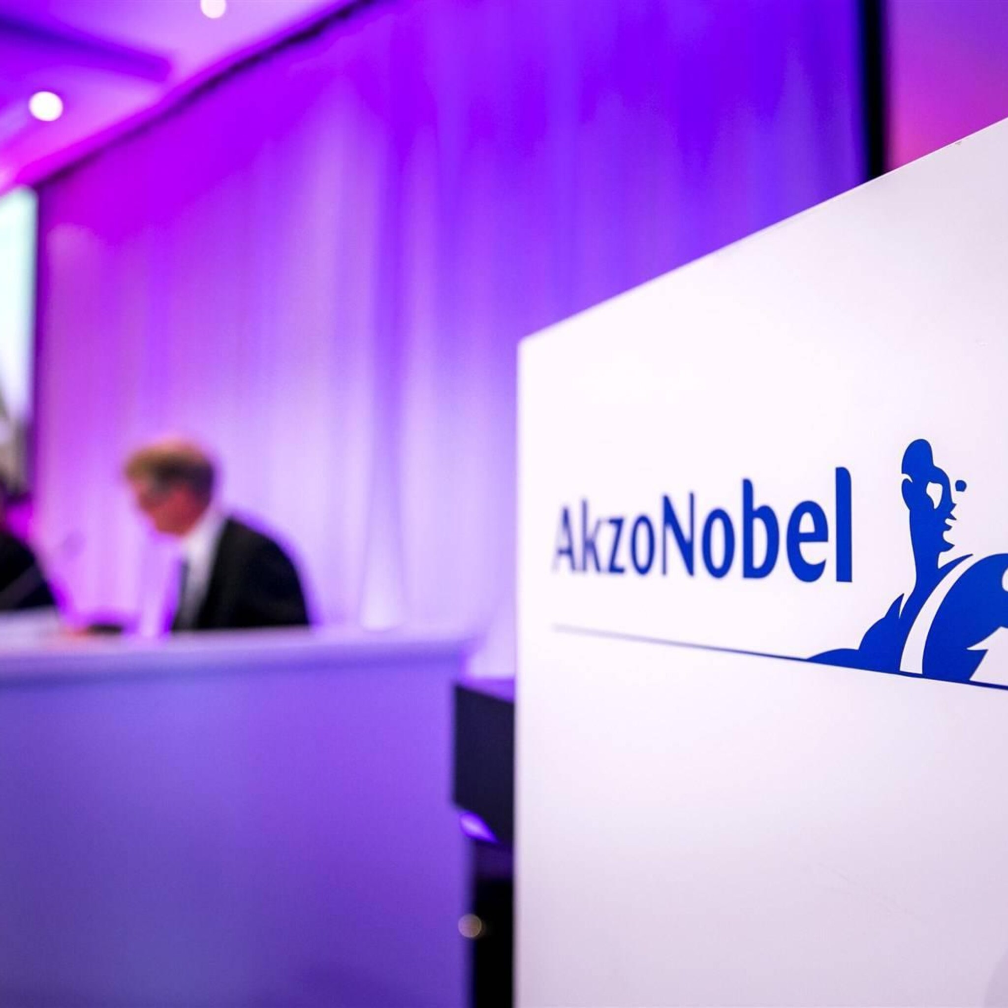 akzonobel ziet verkoop van zijn verf aantrekken
