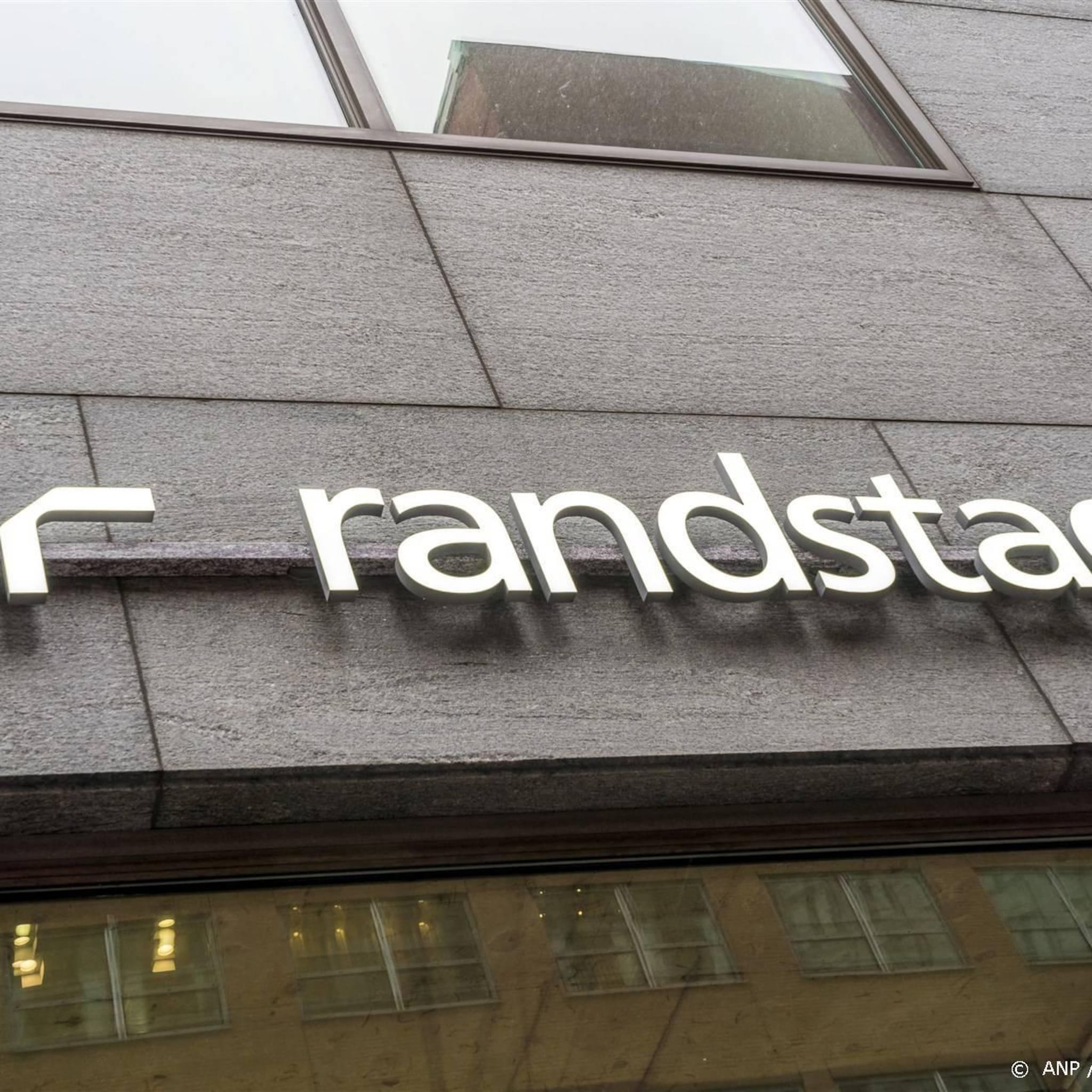 randstad en akzonobel dalen in lagere aex na cijfers