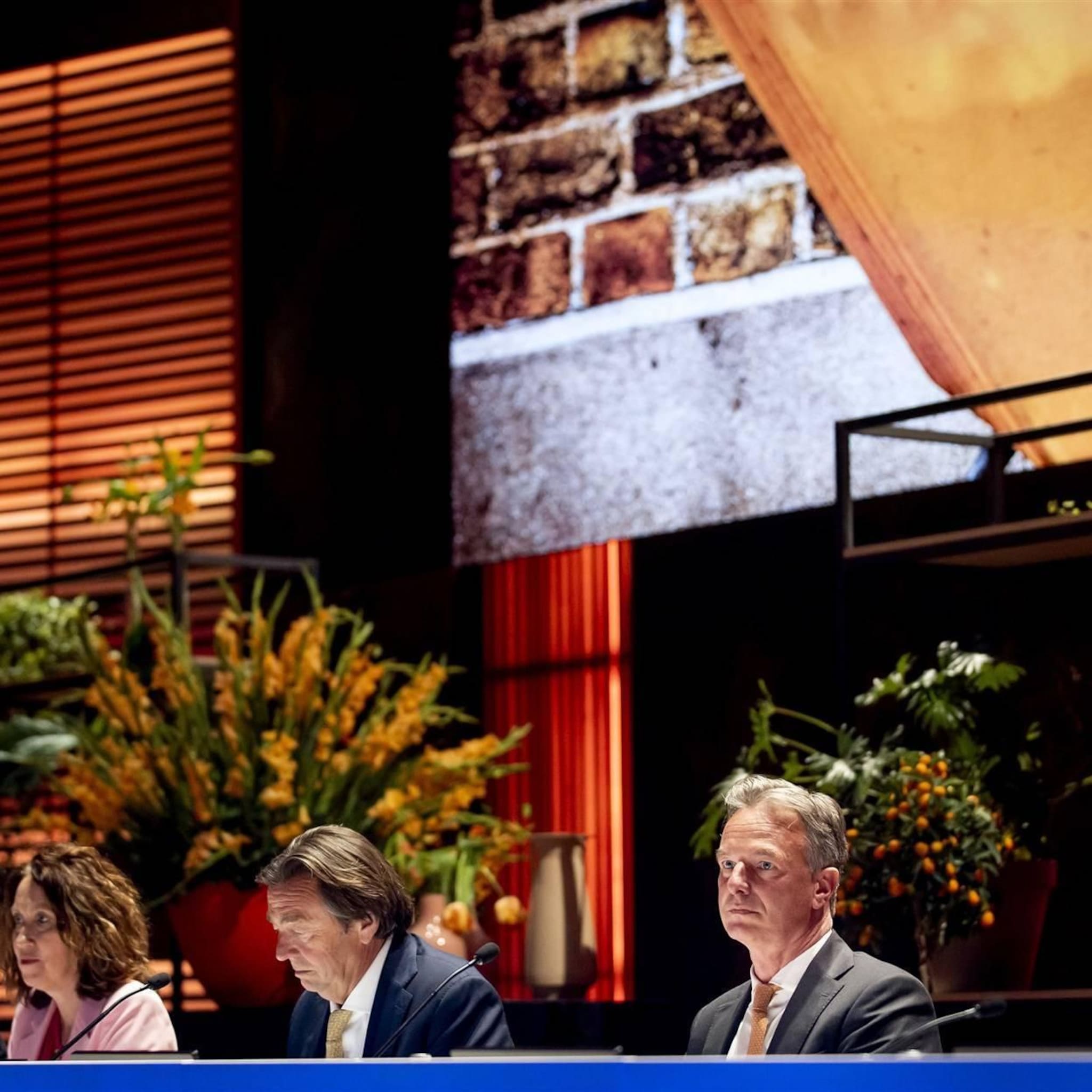extinction rebellion verstoort vergadering ing met protest