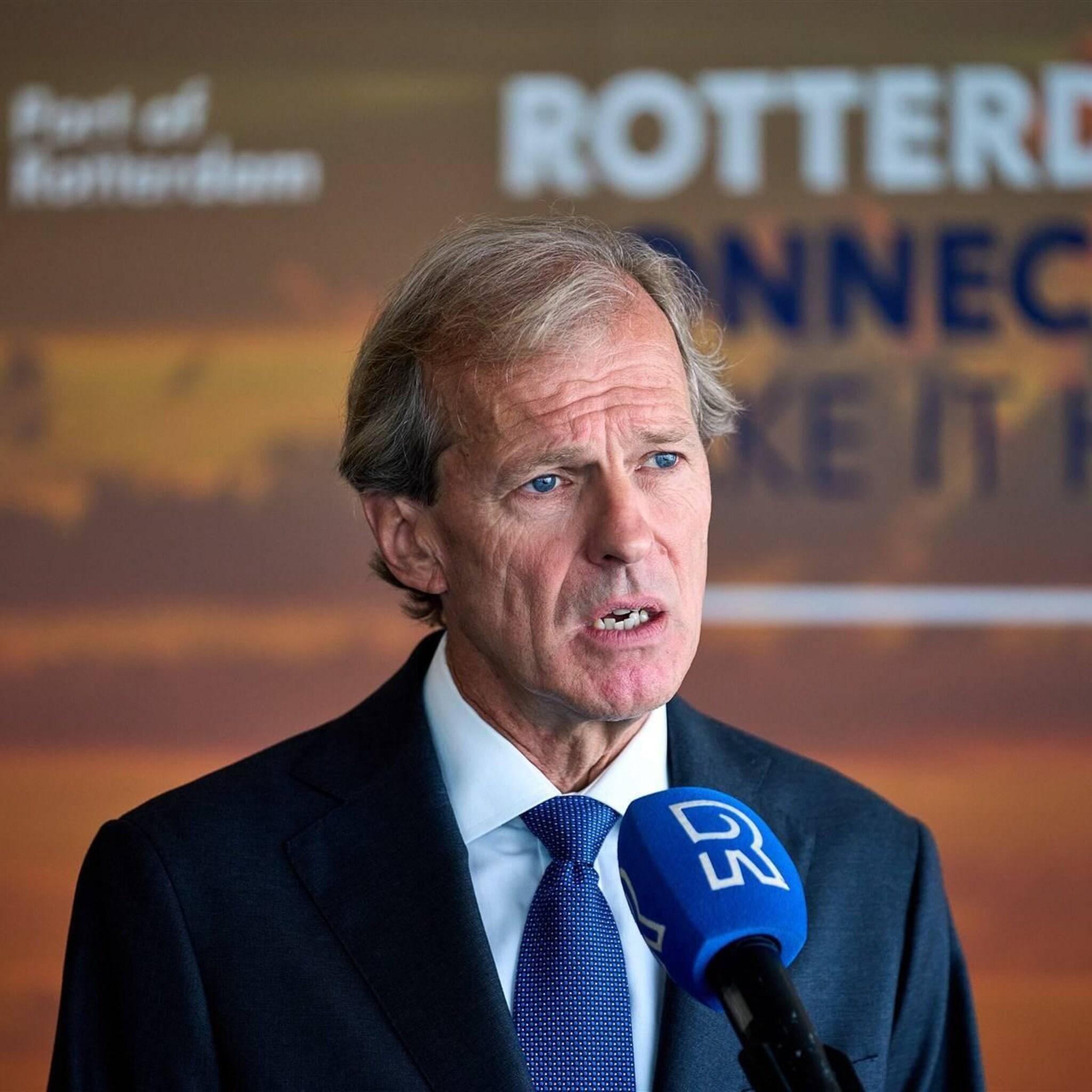 overslag haven rotterdam daalt licht in eerste kwartaal