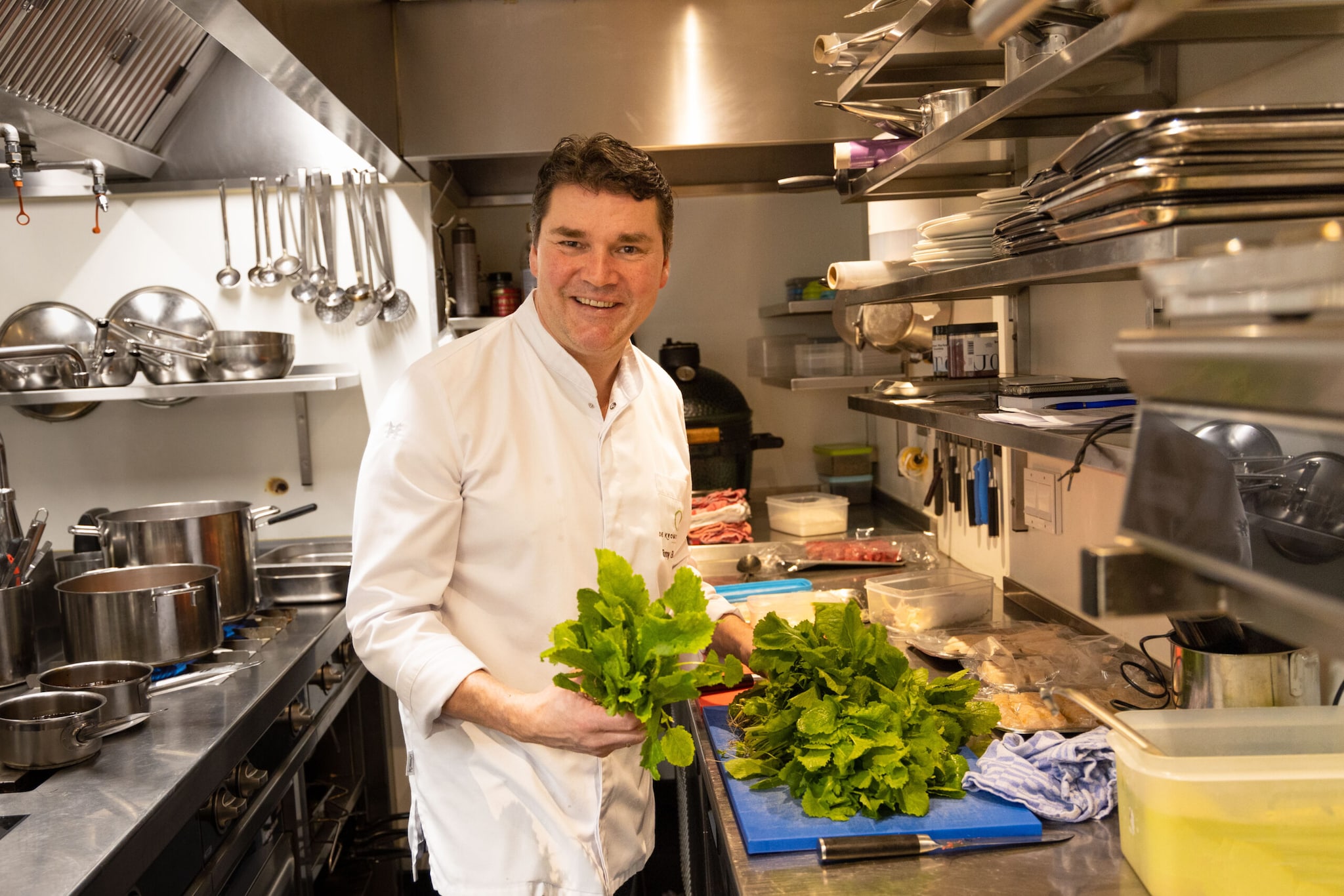Tonny Berentsen in zijn domein: de keuken van De Kromme Dissel.