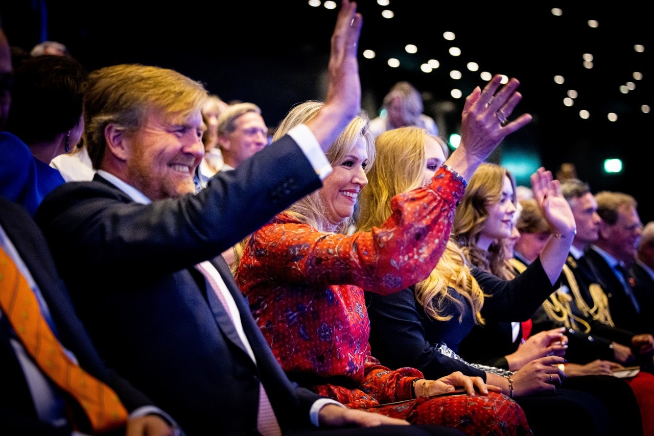 De koning viert Koningsdag, met de gehele complete koninklijke familie, in Rotterdam. Hun bezoek heeft effect op de openingstijden van winkels langs onder meer de route. Check hiervoor de website van de gemeente Rotterdam. Foto: ANP.
