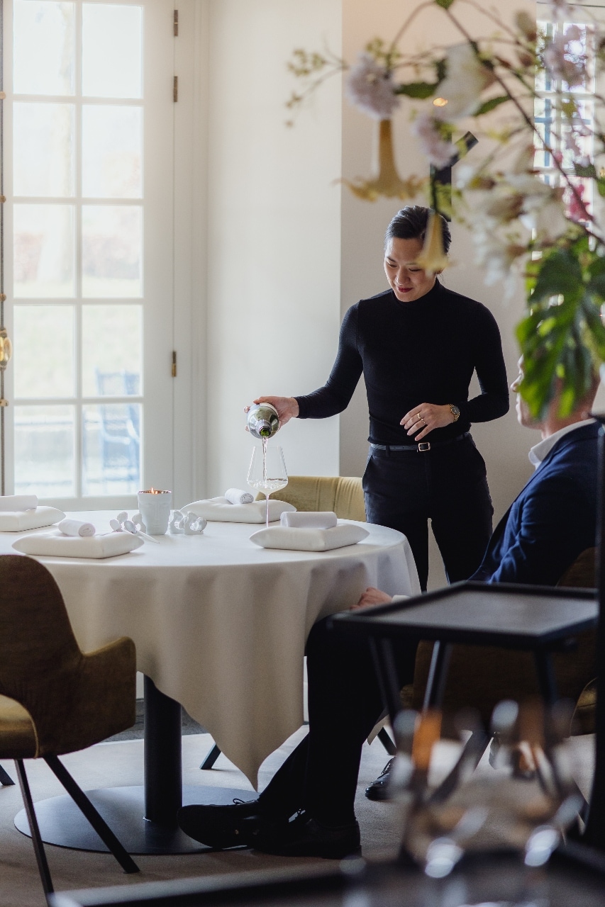 Een goede wijn hoort tot de ervaring die past bij een sterrenrestaurant, beseft Ollie Schuiling van Kasteel Heemstede.
