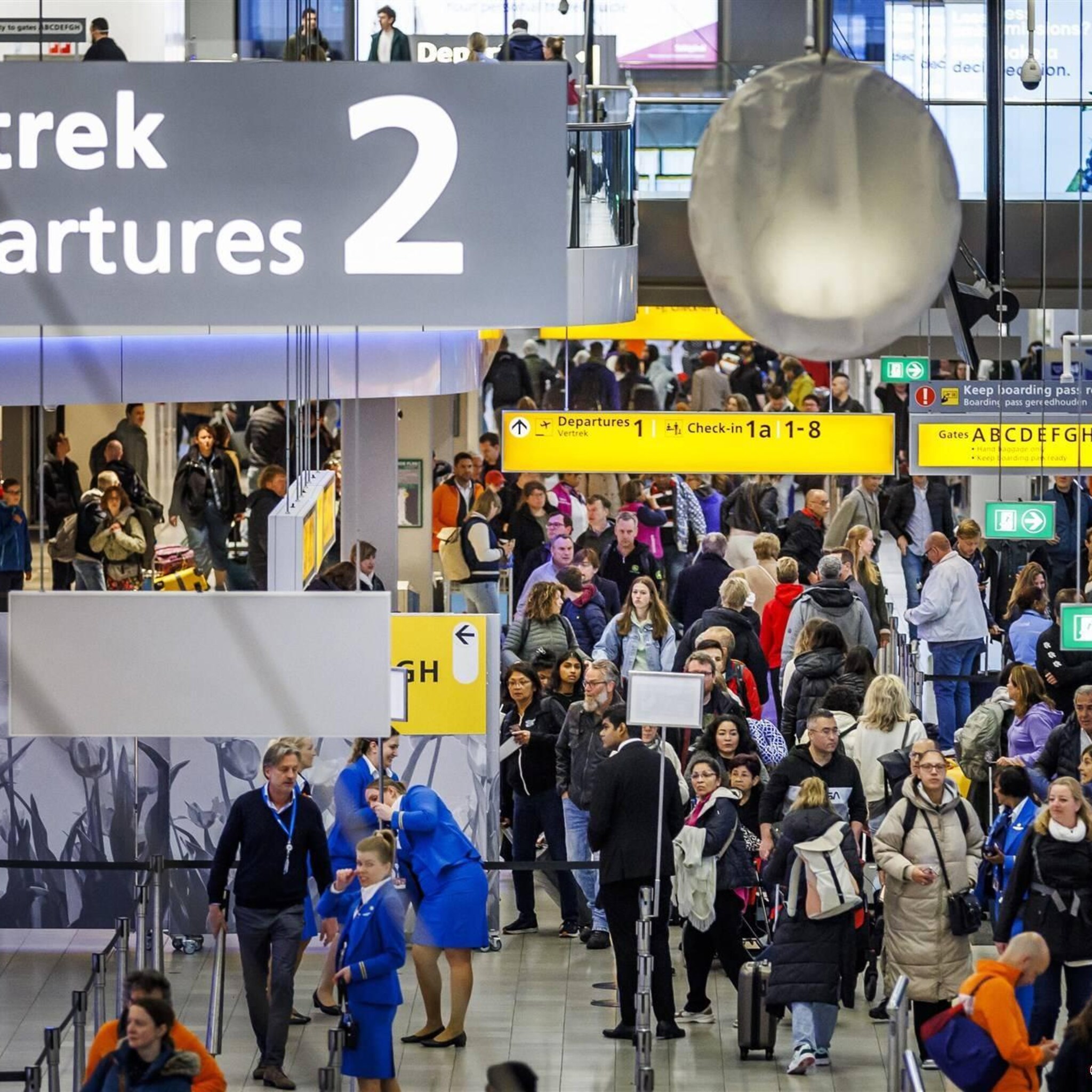 drukte op schiphol vanwege meivakantie vrijdagochtend beheersbaar