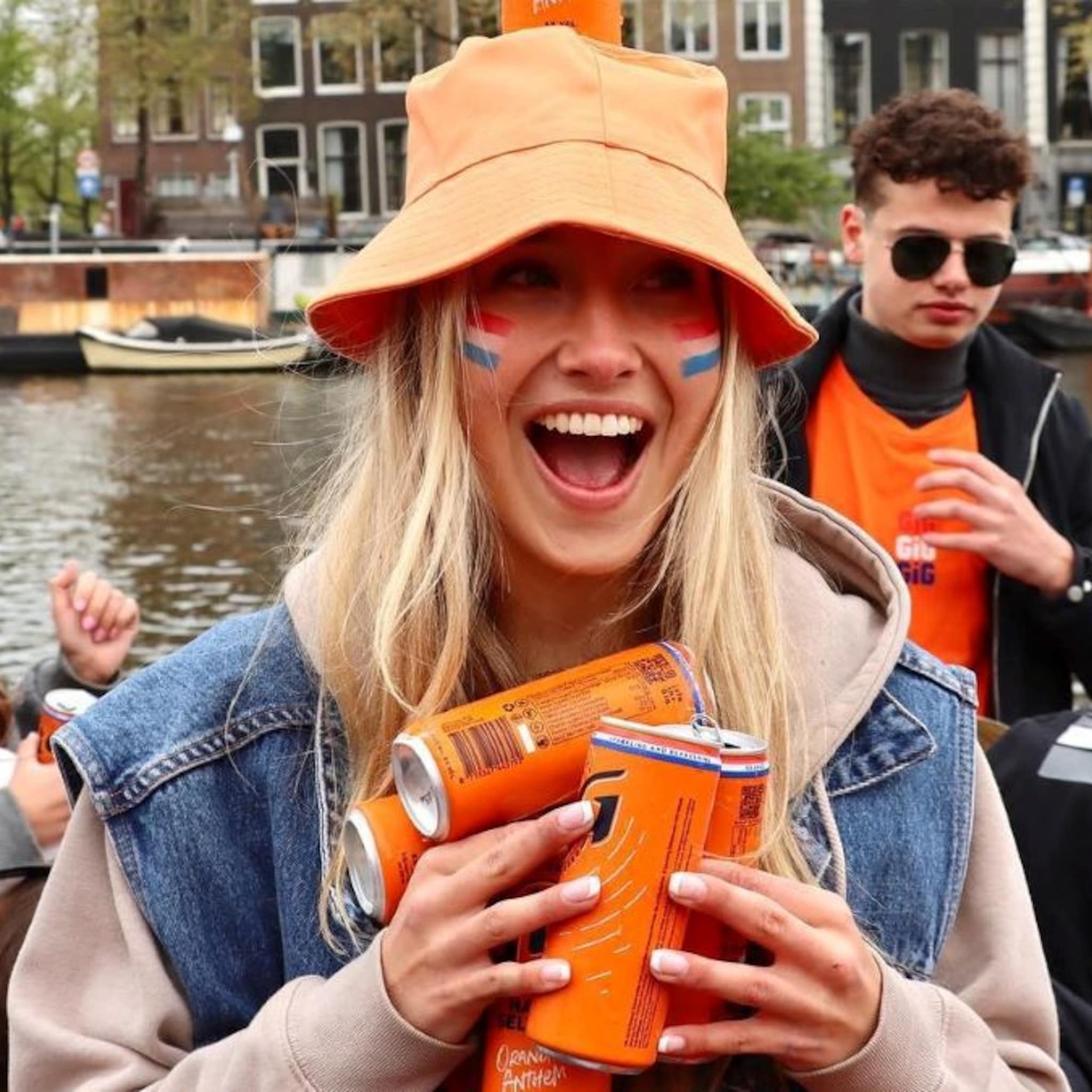 amsterdamse broers bob 29 en max 26 lanceren nieuwe hard seltzer tijdens koningsdag