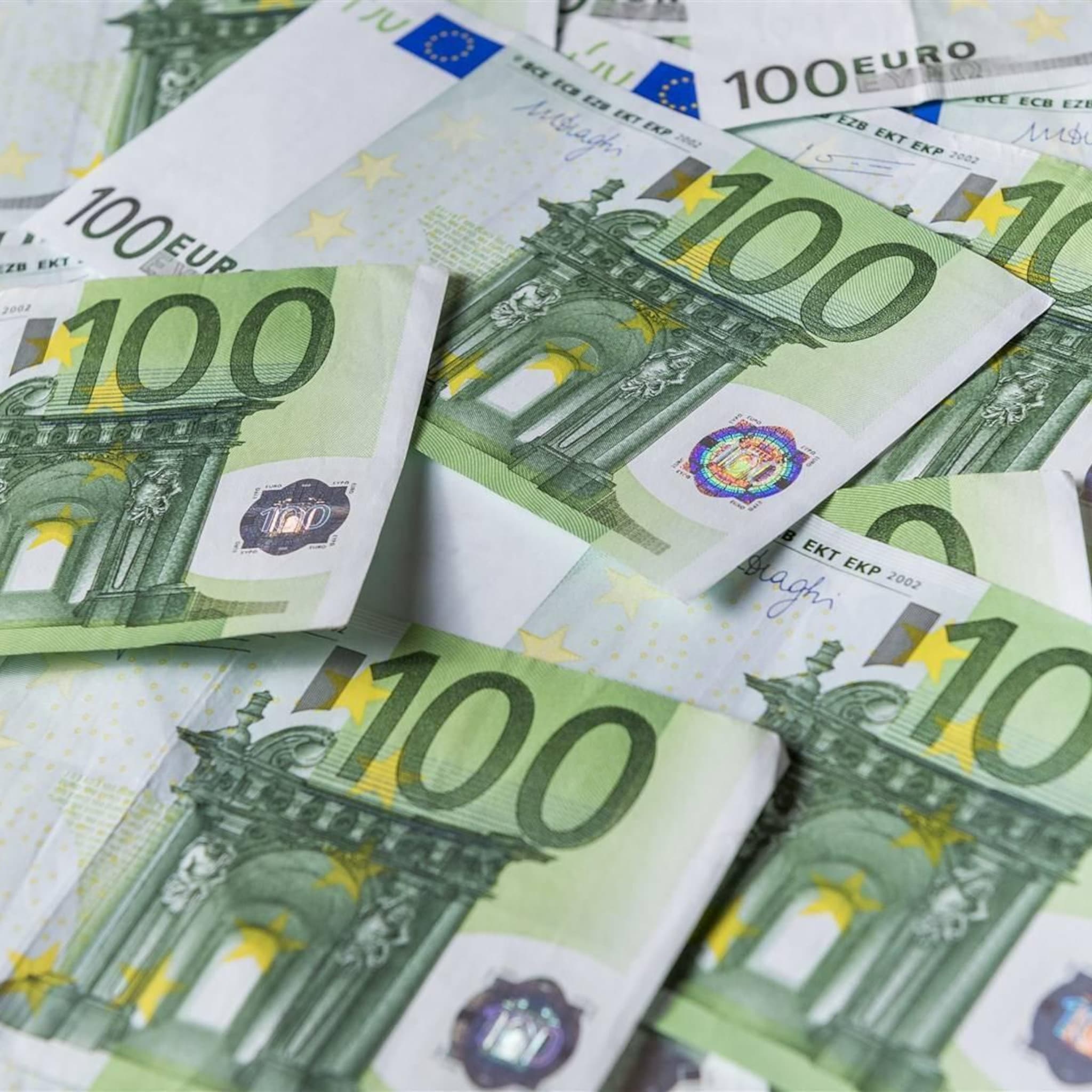 fiod pakt tweetal op voor witwassen en illegale beleggingsdiensten