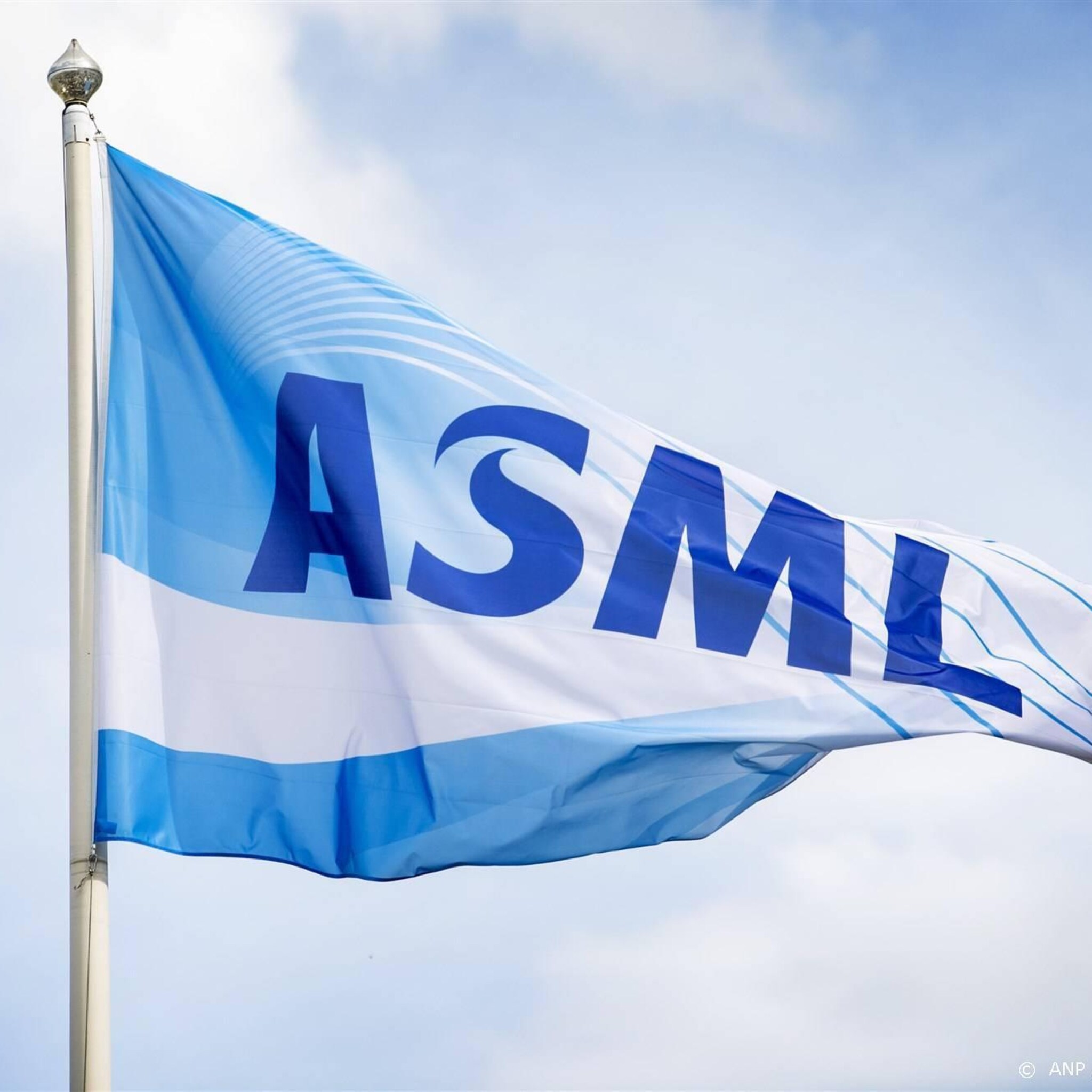 chipbedrijven asml besi en asmi aan kop in lagere aex