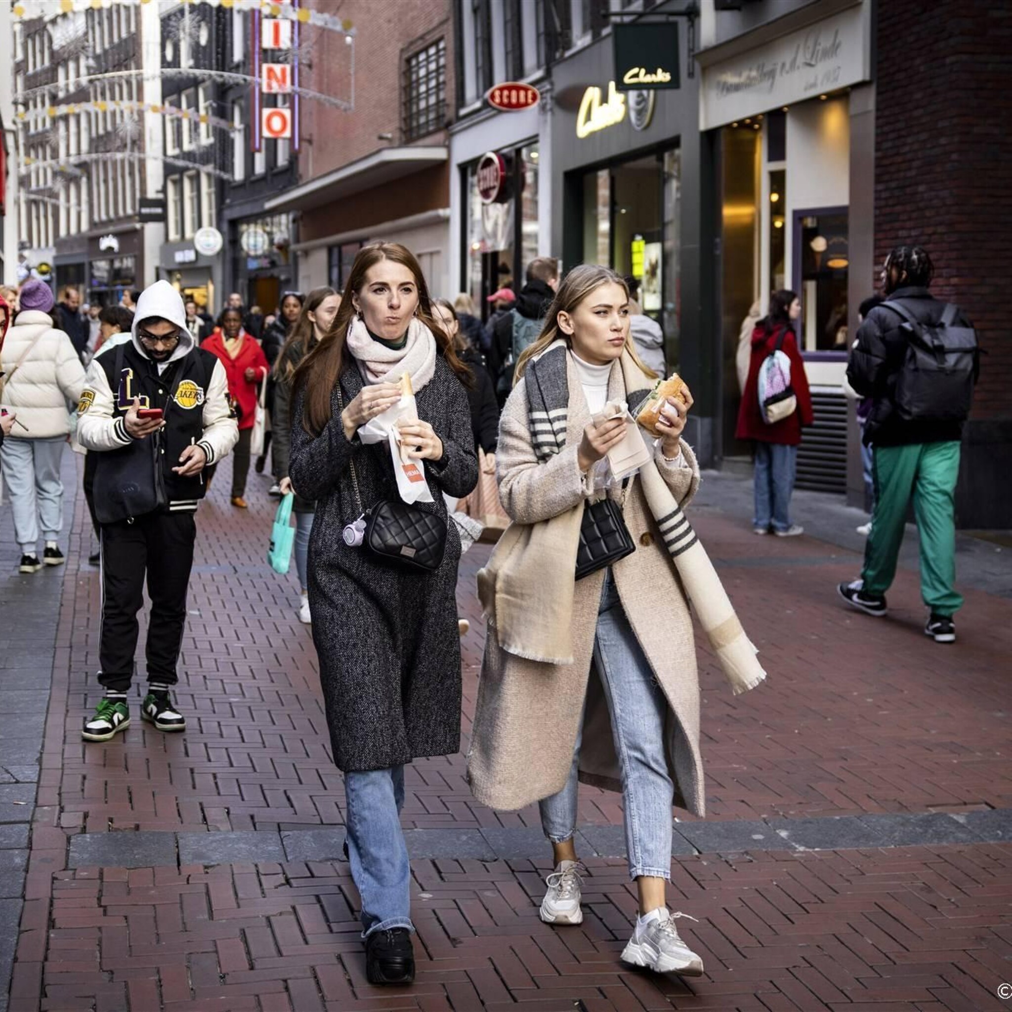 consumentenvertrouwen neemt voor zesde maand op rij toe