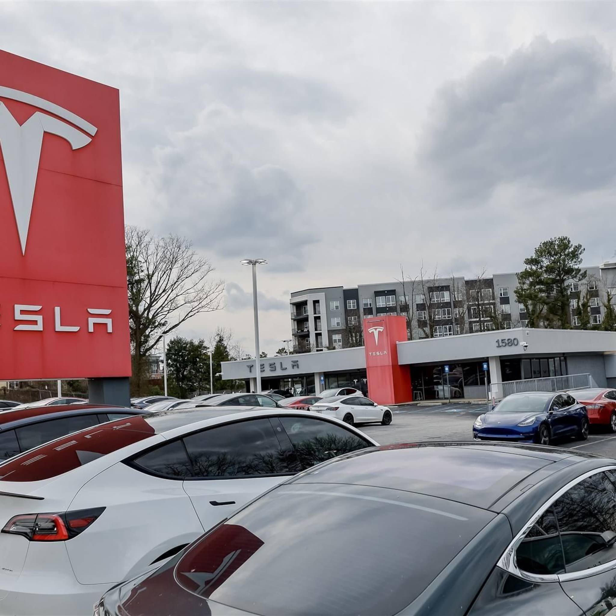 winst tesla bijna een kwart omlaag na prijsverlagingen