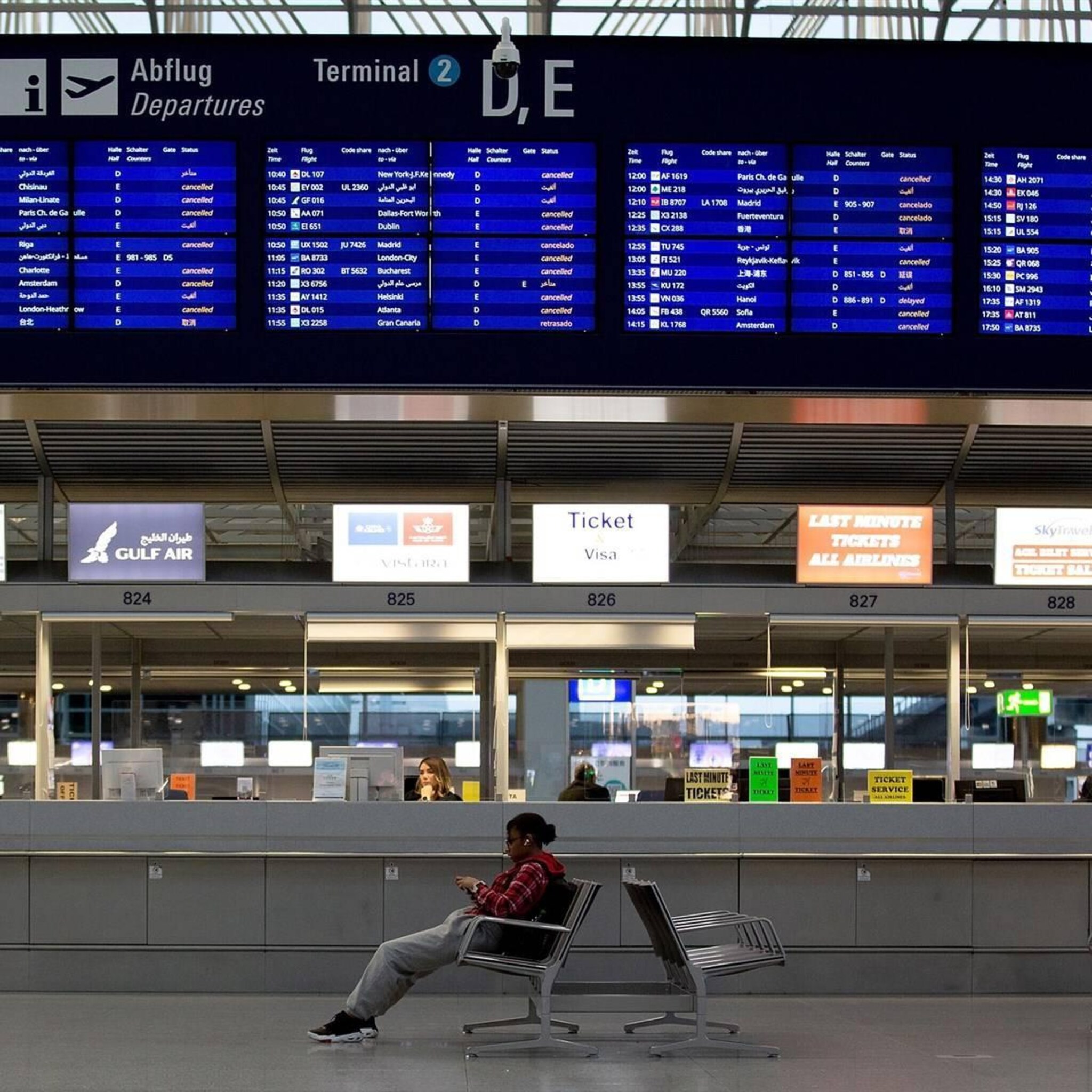 duitse luchthavens circa 700 vluchten vervallen door stakingen