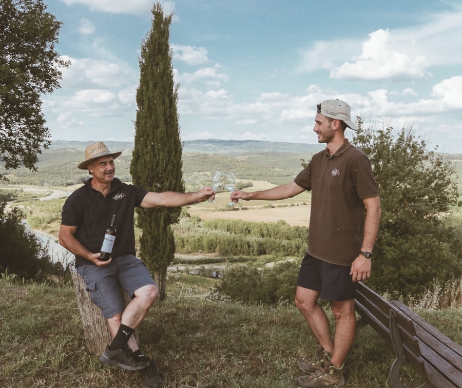 Wijnboeren Roberto en Alessandro Begnardi. Vader en zoon uit Toscane. Foto: OnWine
