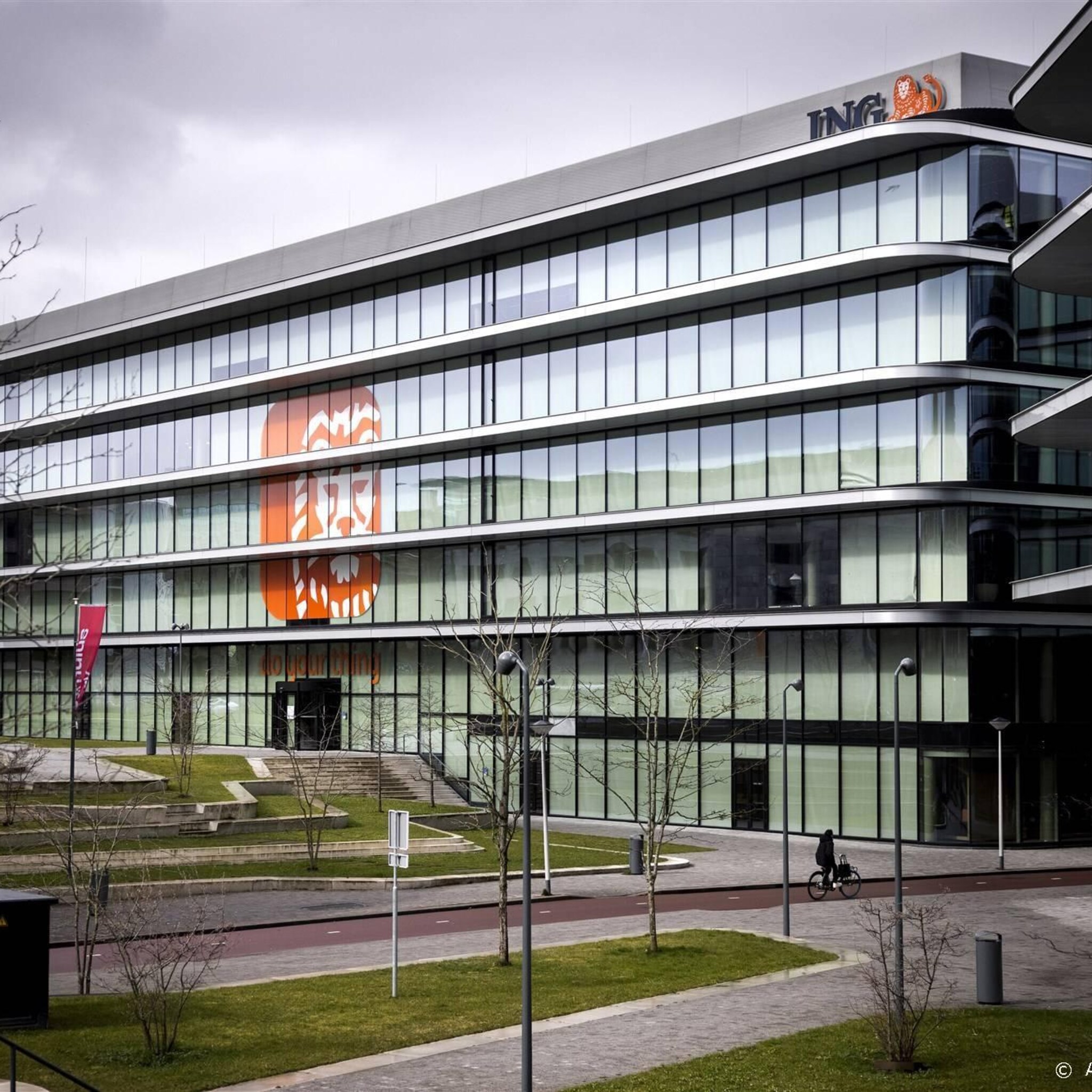 fnv personeel ing akkoord met loonbod stakingen van de baan