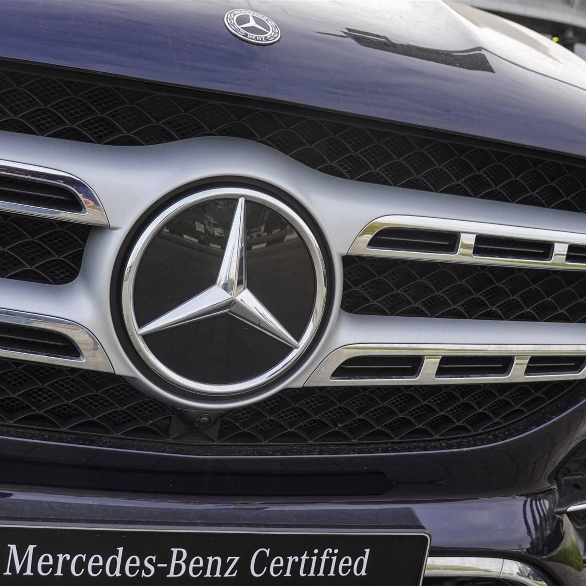 sterke verkooptoename nieuwe auto s eu in maart