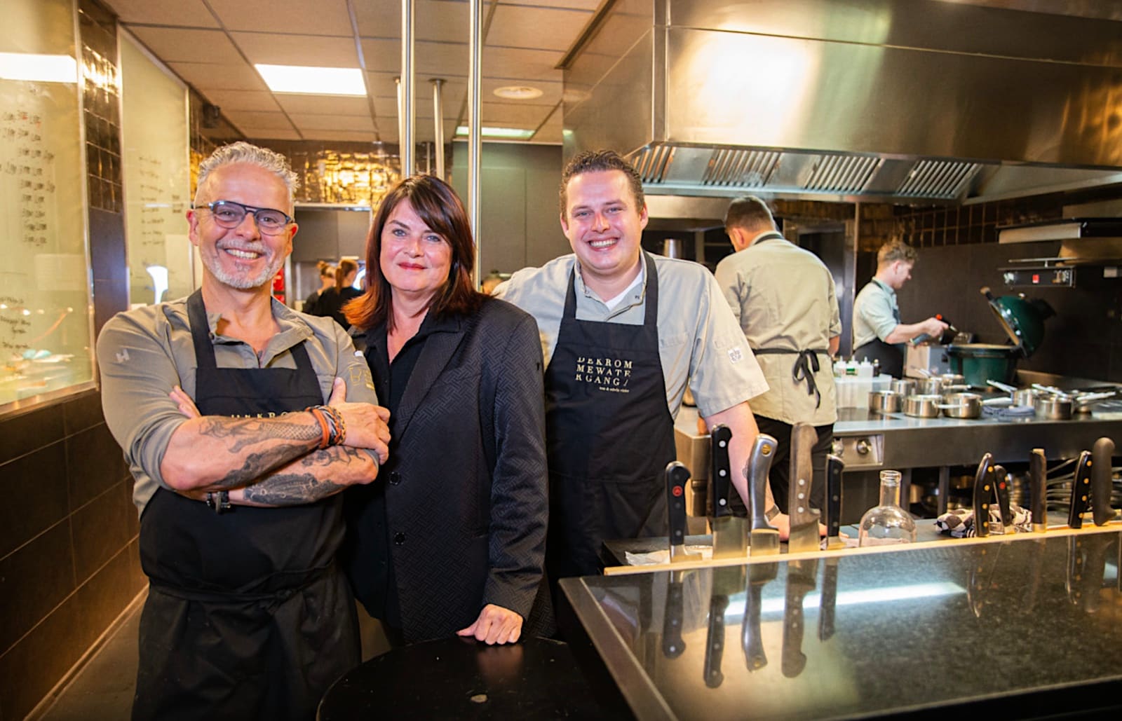 Edwin, Blanche en Tom Vinke in de keuken van De Kromme Watergang. Foto: Kelly Thans
