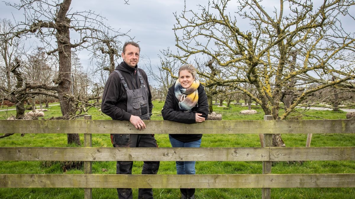 Richard Schouten met zijn rechterhand Nienke de Bueger. Foto: Inge Dingena Mol