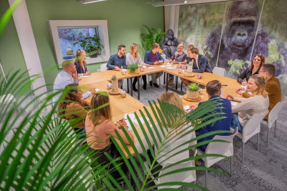 Zakelijk bijeenkomen in het groen op de Veluwe. Foto: Apenheul
