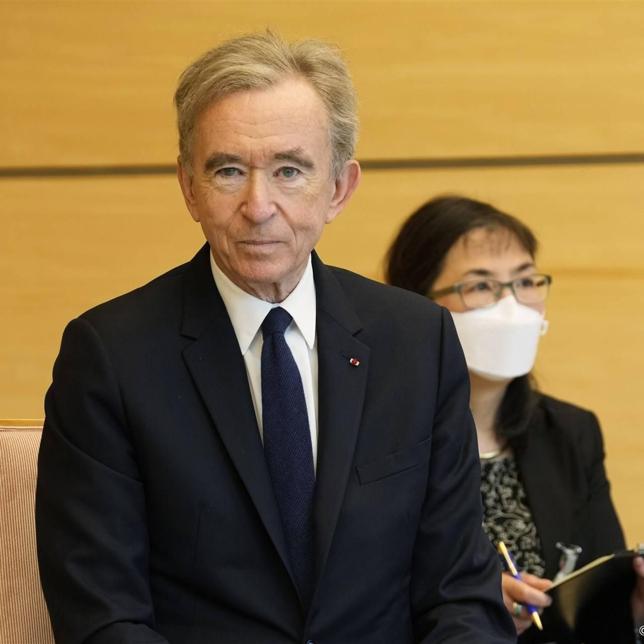 franse demonstranten bezetten even bedrijf rijkste man ter wereld