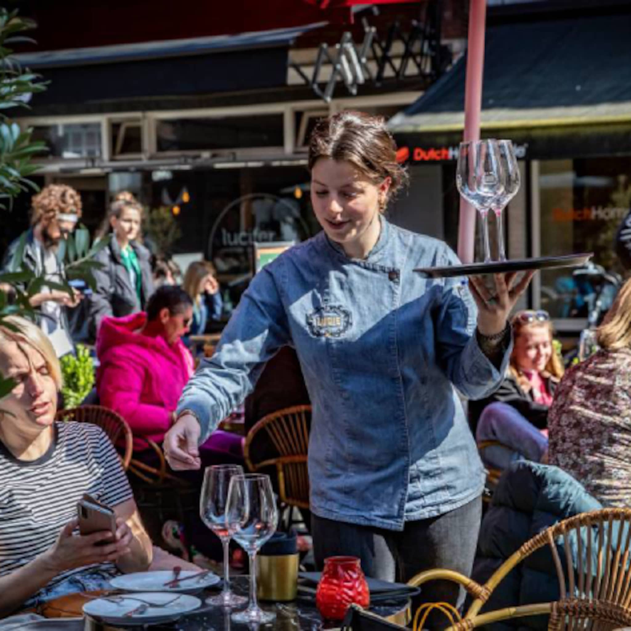 horeca ziet personeel weer terugkeren maar met een snotneus blijven ze al thuis