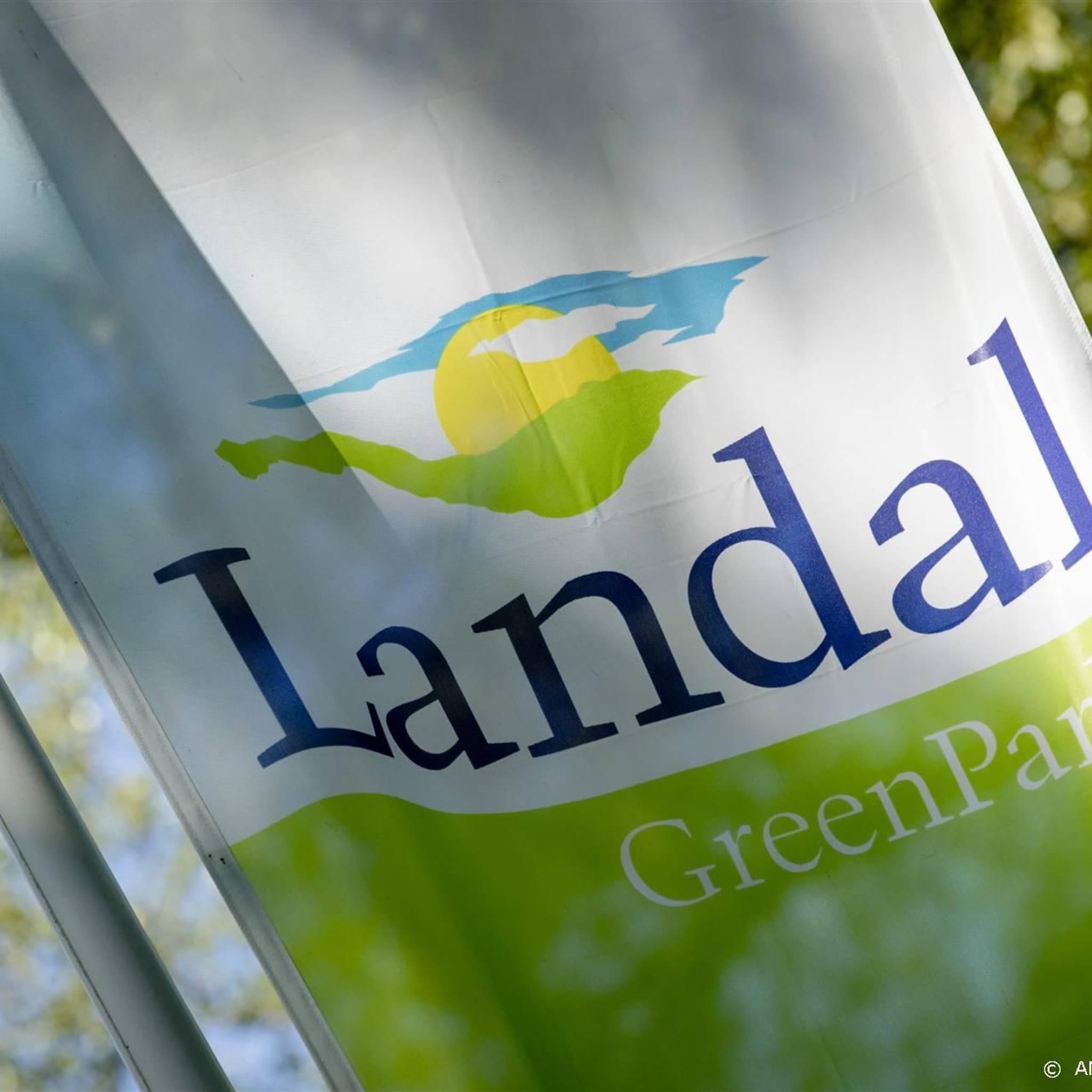 roompot mag landal overnemen als dertig parken worden verkocht