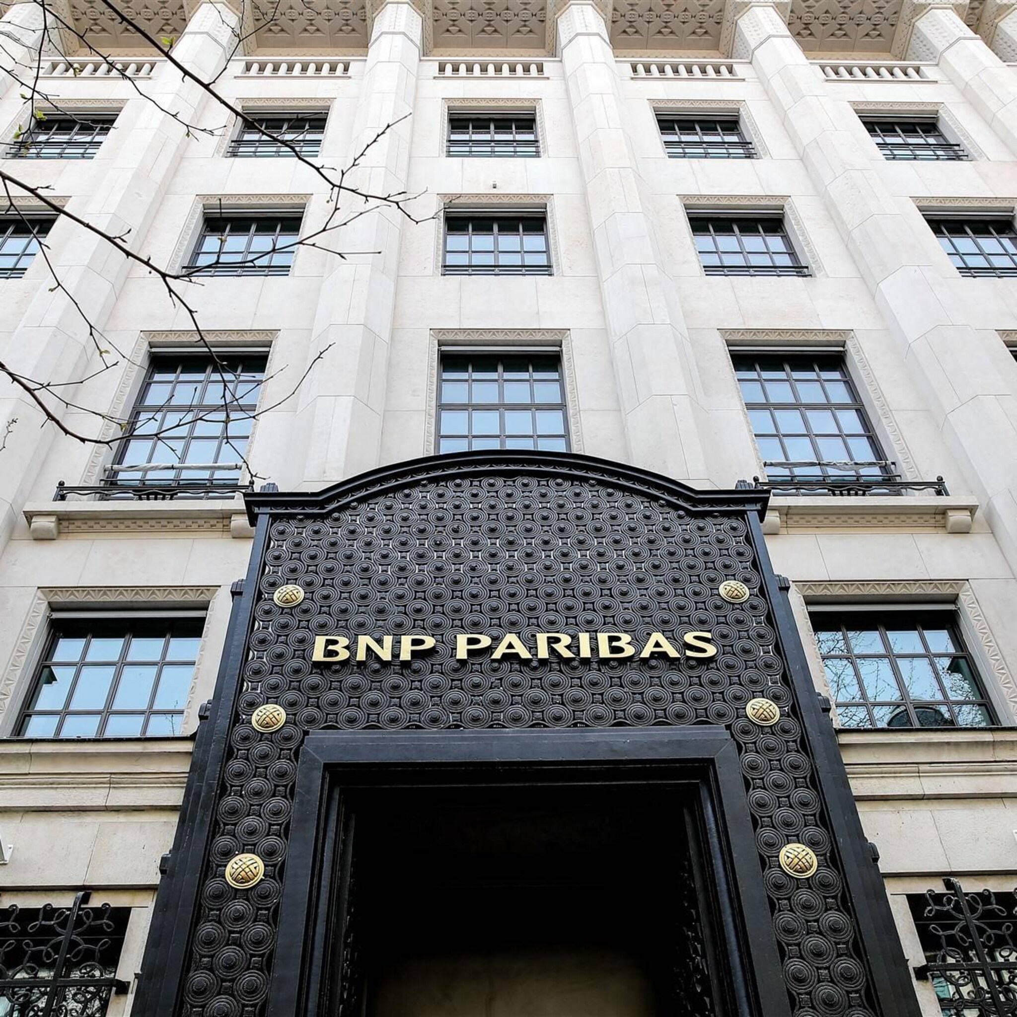 bnp paribas betaalt miljoenen in schikking derivatendrama vestia