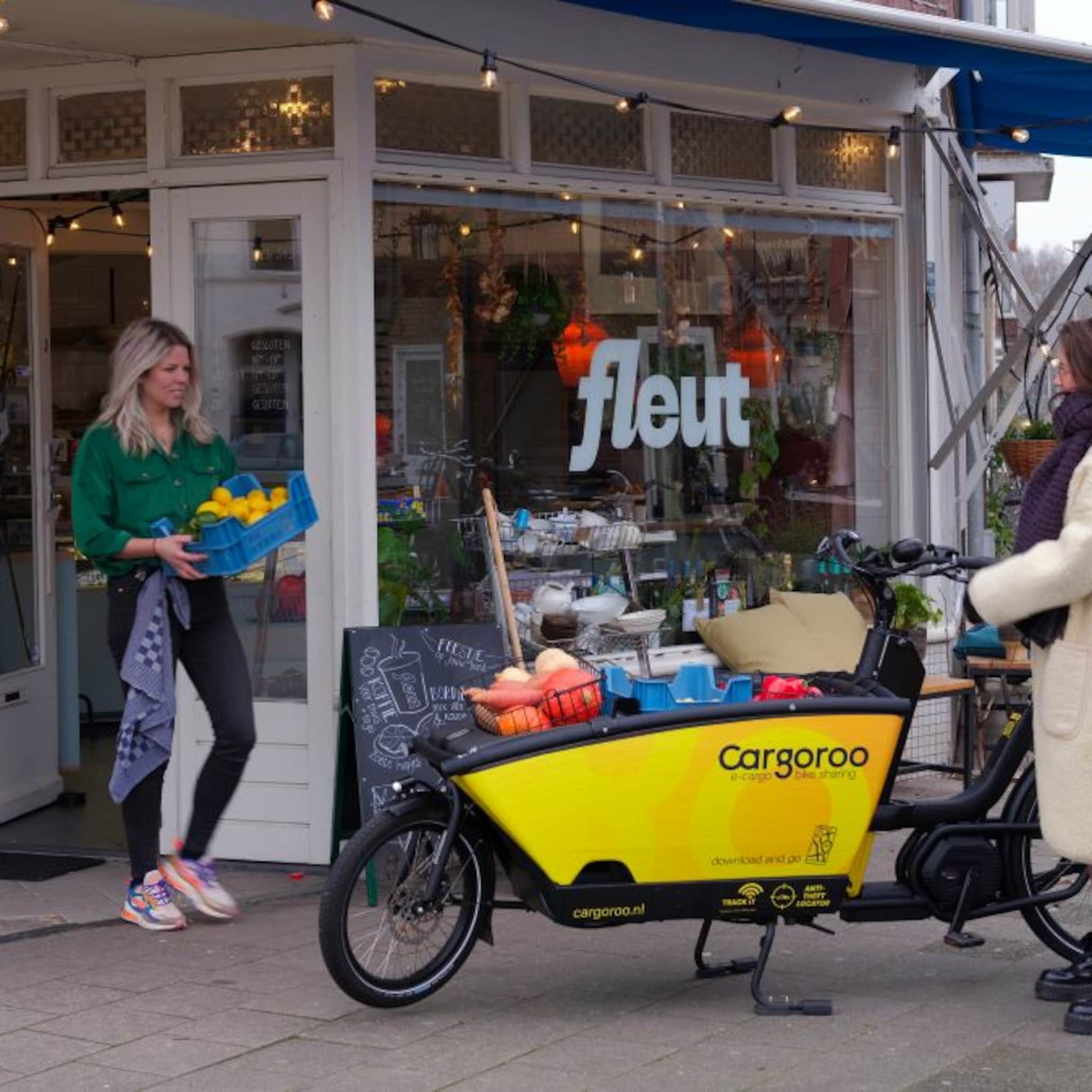 nu ook in rotterdam deelbakfietsaanbieder cargoroo speelt in op toenemende vraag