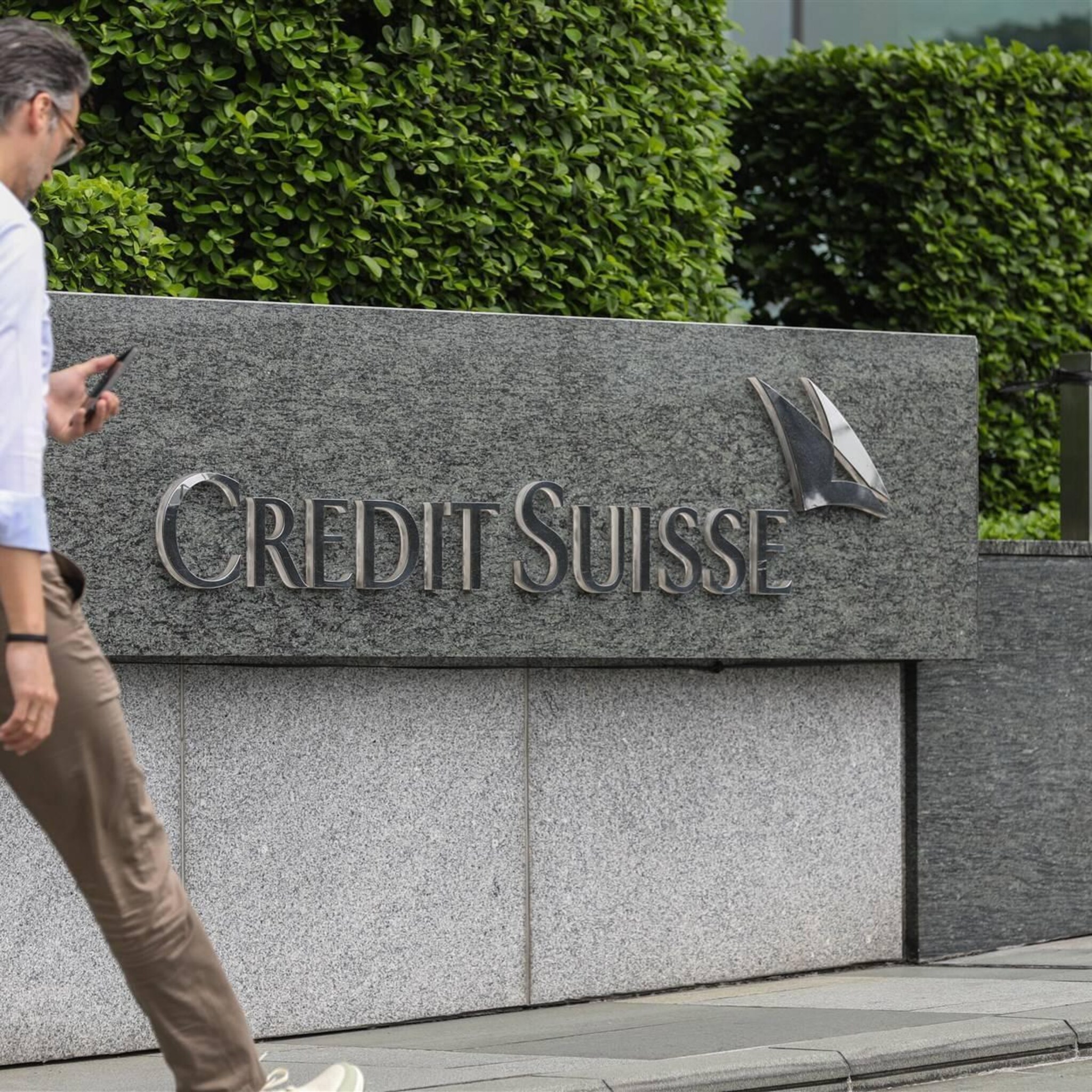 zwitserse parlementariers stemmen in met redding credit suisse