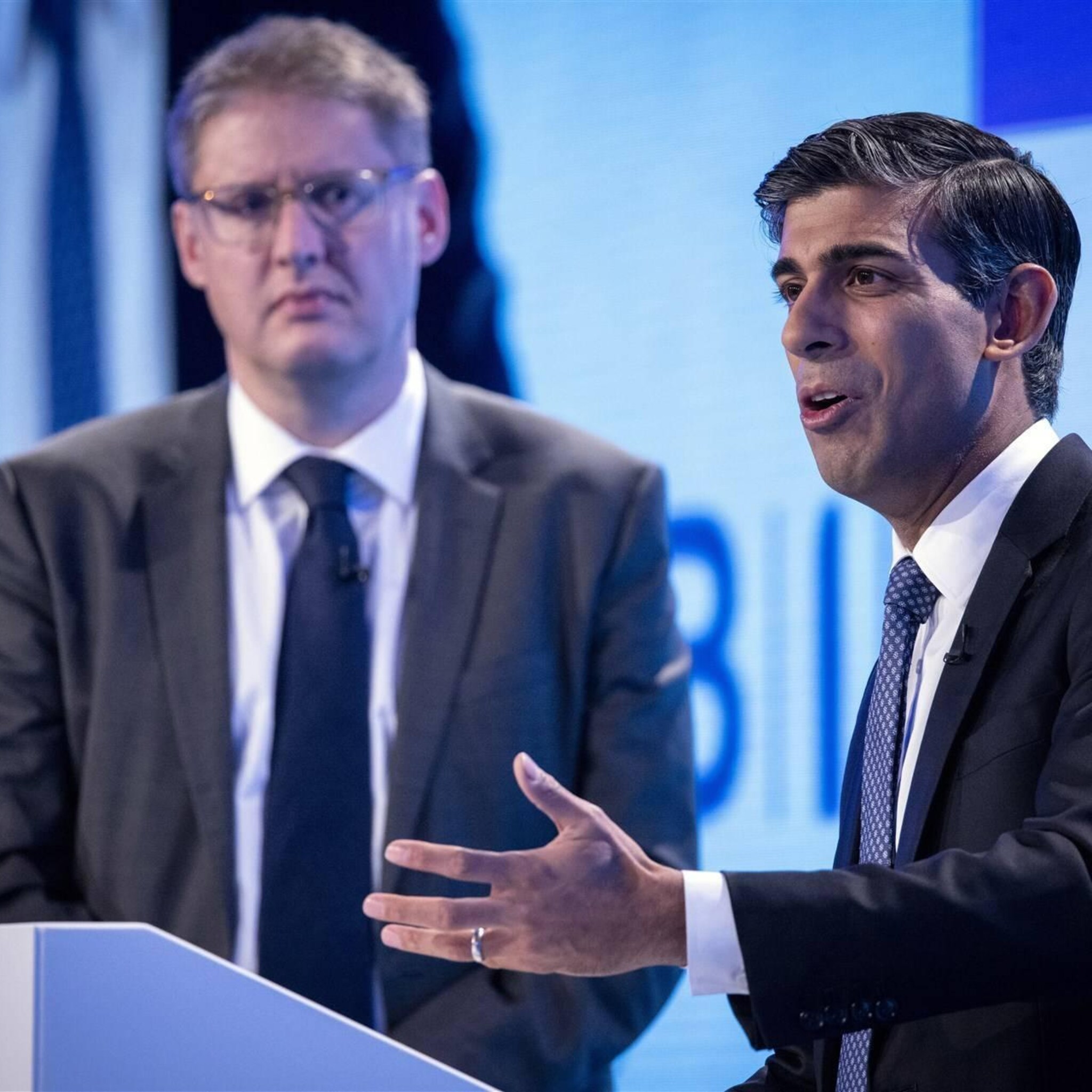 chef grootste britse werkgeversorganisatie ontslagen om wangedrag