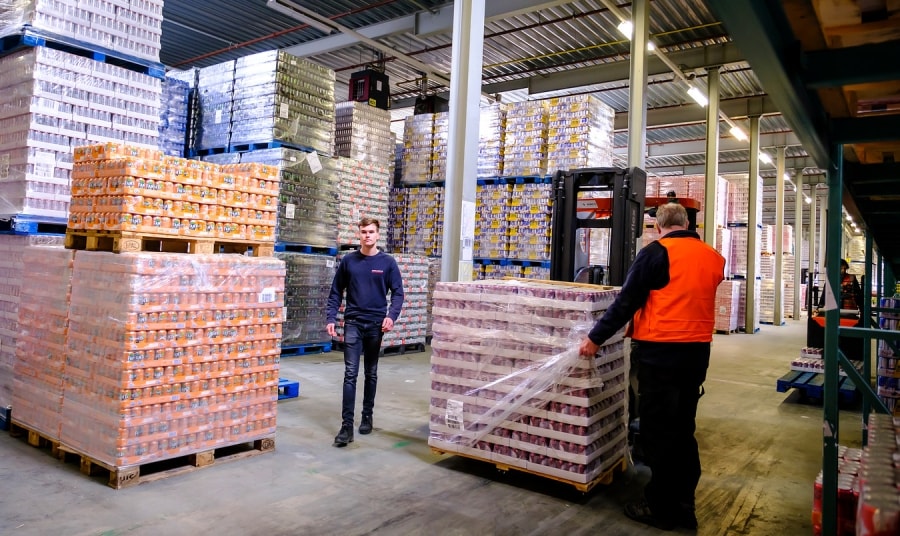 Die-Grenze-directeur Bert Hesselink ziet gouden business in blikjes zonder statiegeld. Foto: Anjo de Haan