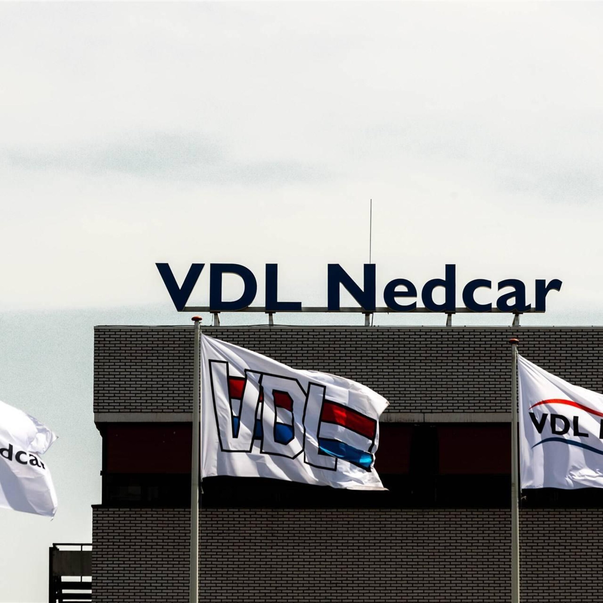 hoog oplopend conflict tussen vakbonden en vdl nedcar