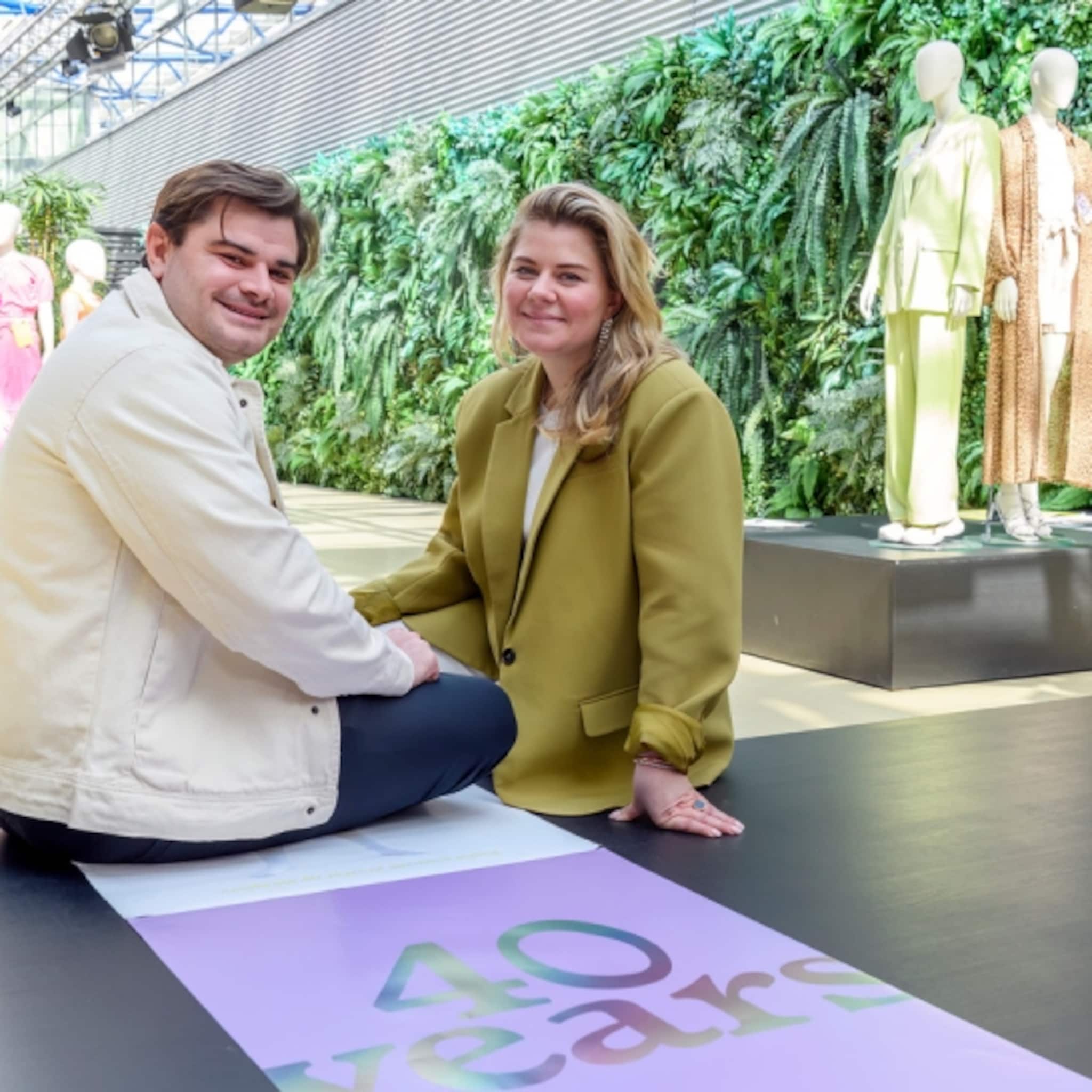 begonnen in garage nu 240 winkels zo wil de nieuwe generatie modeketen shoe by uitbreiden