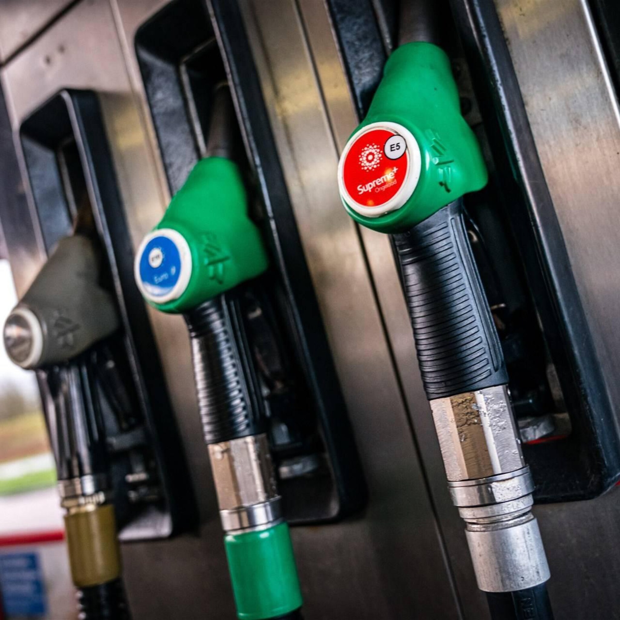 liter benzine kost weer meer dan 2 euro na ingreep opec