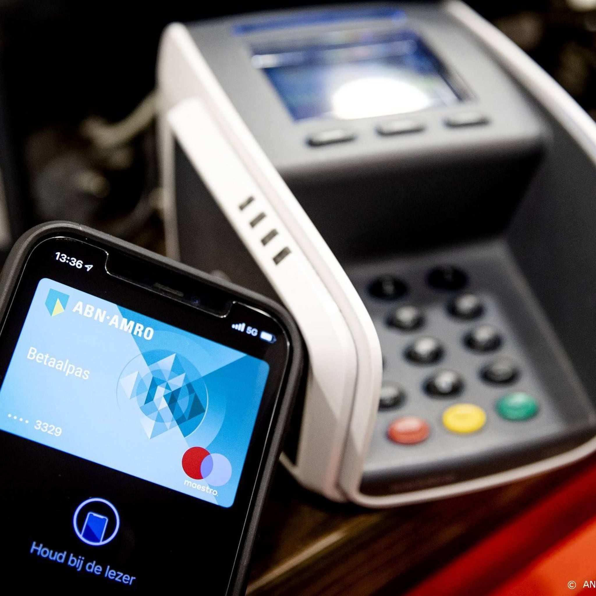 onderzoek mobiel betalen bijna even populair als met contant geld