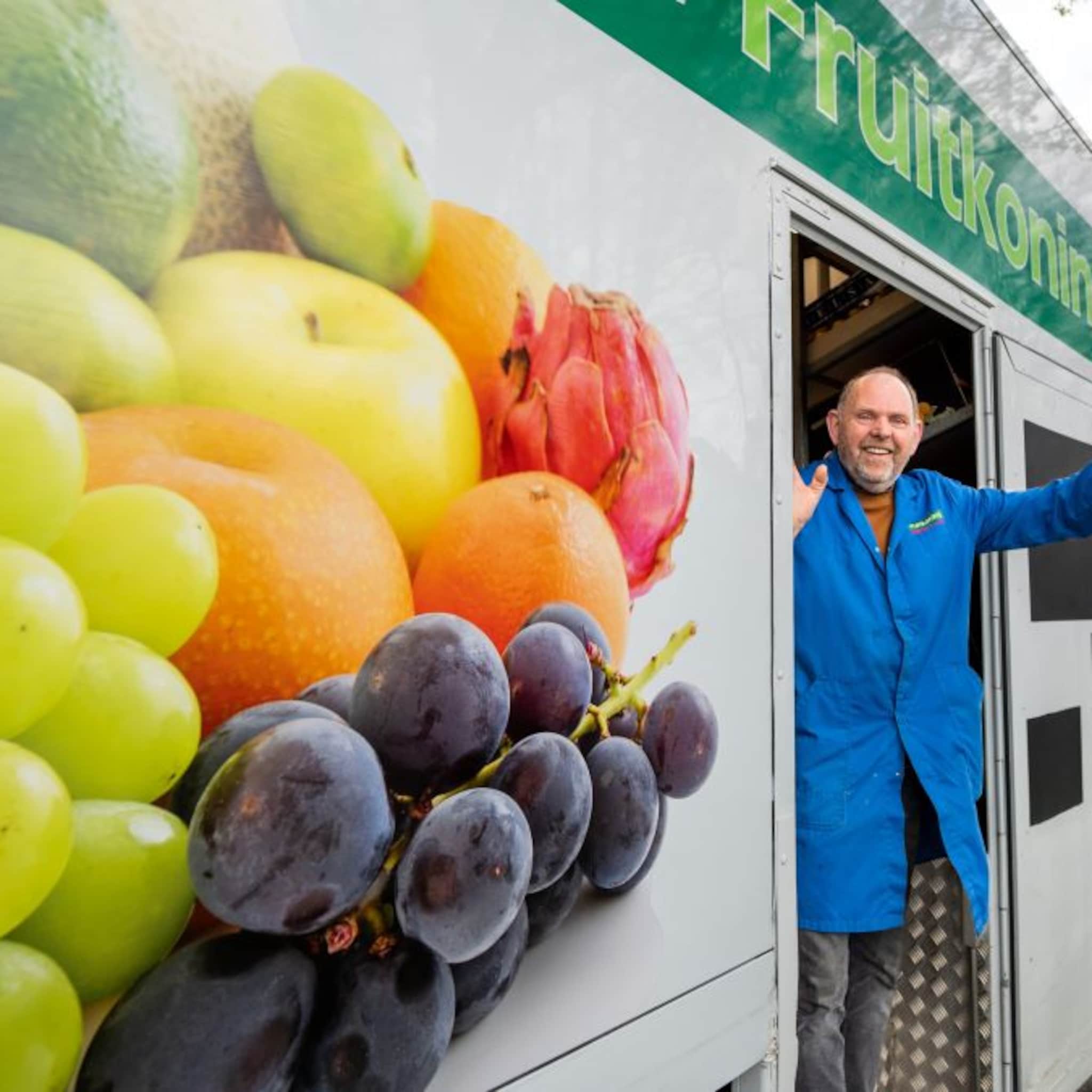 beroemdheid in twente fruitkoning aart brengt al 40 jaar fruit en groente aan de deur
