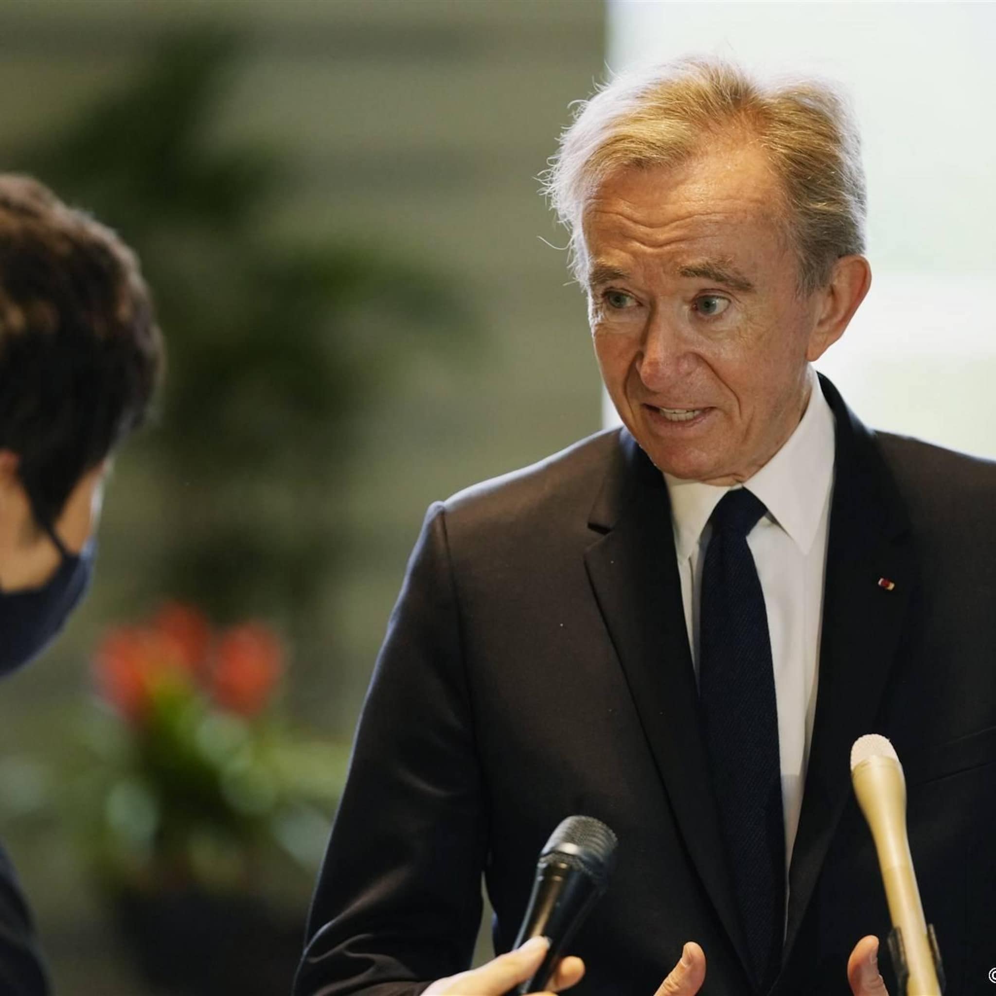 miljardair arnault als derde ooit ruim 200 miljard dollar waard